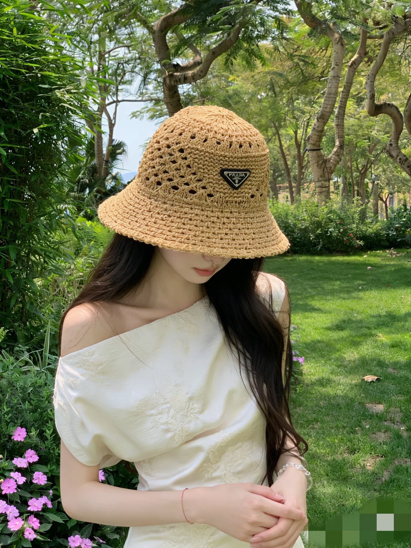 Prada 普拉达 针织盆帽，渔夫帽高密度制作，一顶 有品位的针织帽了~出街首选 帽型超美腻颜色妥妥，轻便携带 小仙女 头围57cm