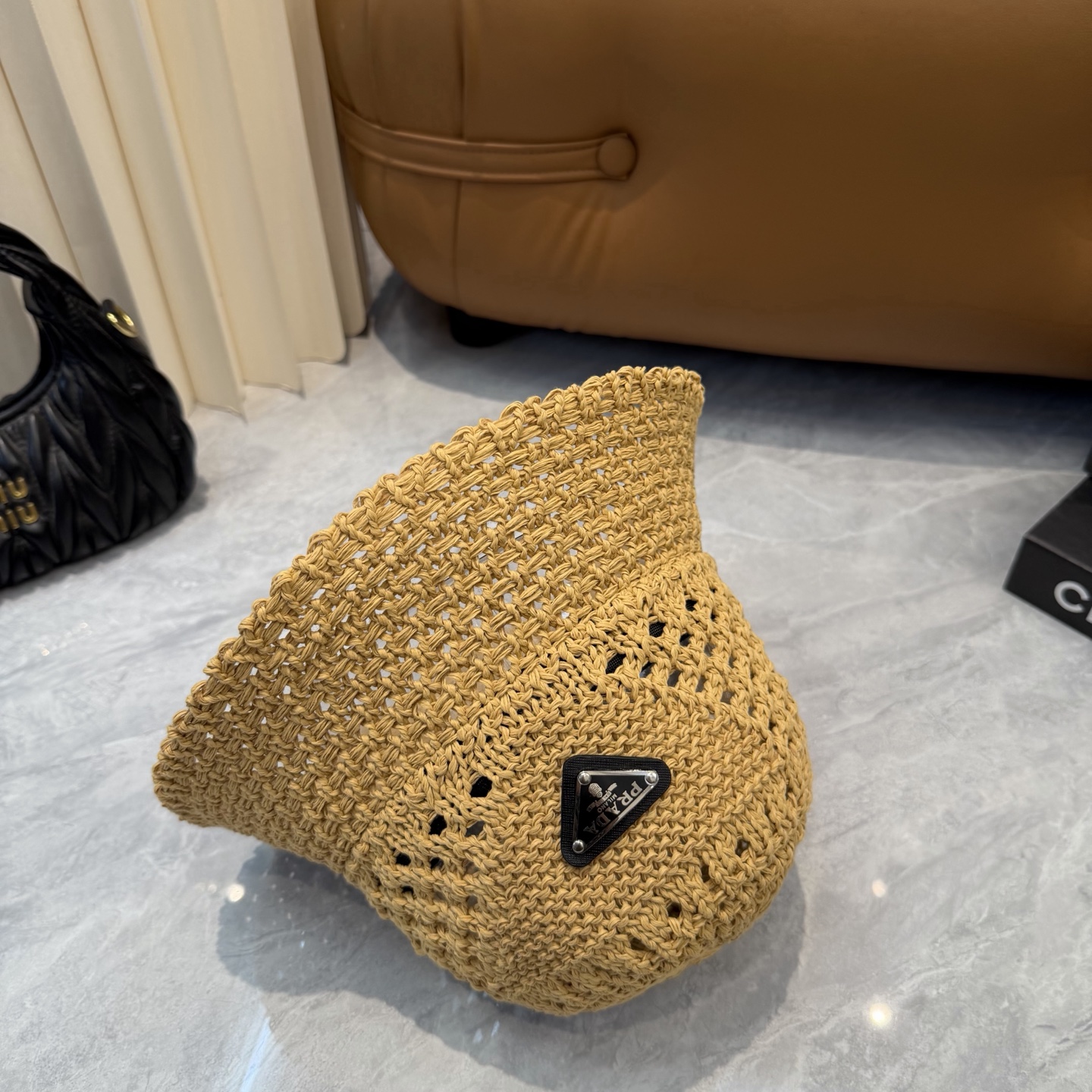 Prada 普拉达 针织盆帽，渔夫帽高密度制作，一顶 有品位的针织帽了~出街首选 帽型超美腻颜色妥妥，轻便携带 小仙女 头围57cm