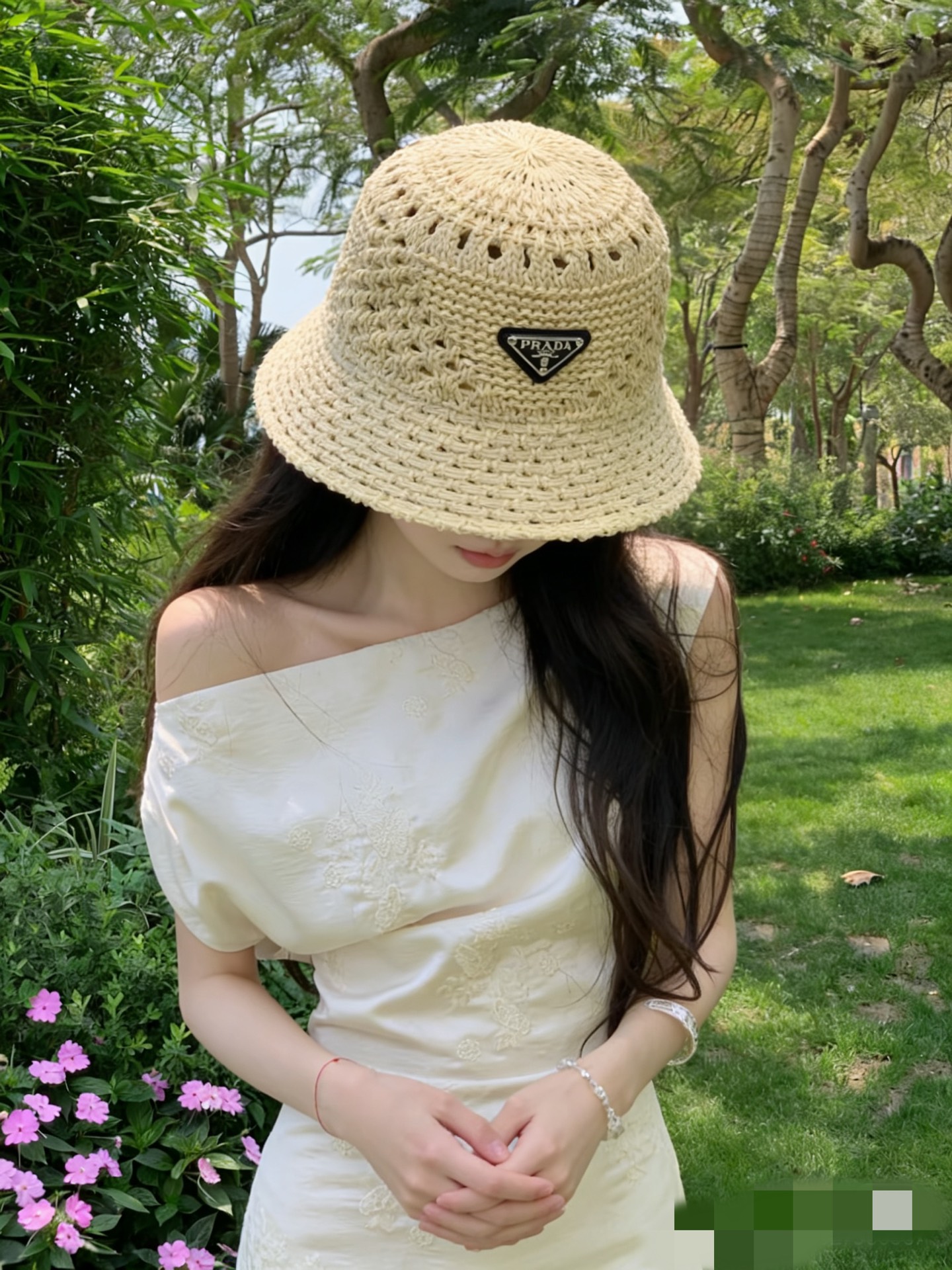 Prada 普拉达 针织盆帽，渔夫帽高密度制作，一顶 有品位的针织帽了~出街首选 帽型超美腻颜色妥妥，轻便携带 小仙女 头围57cm