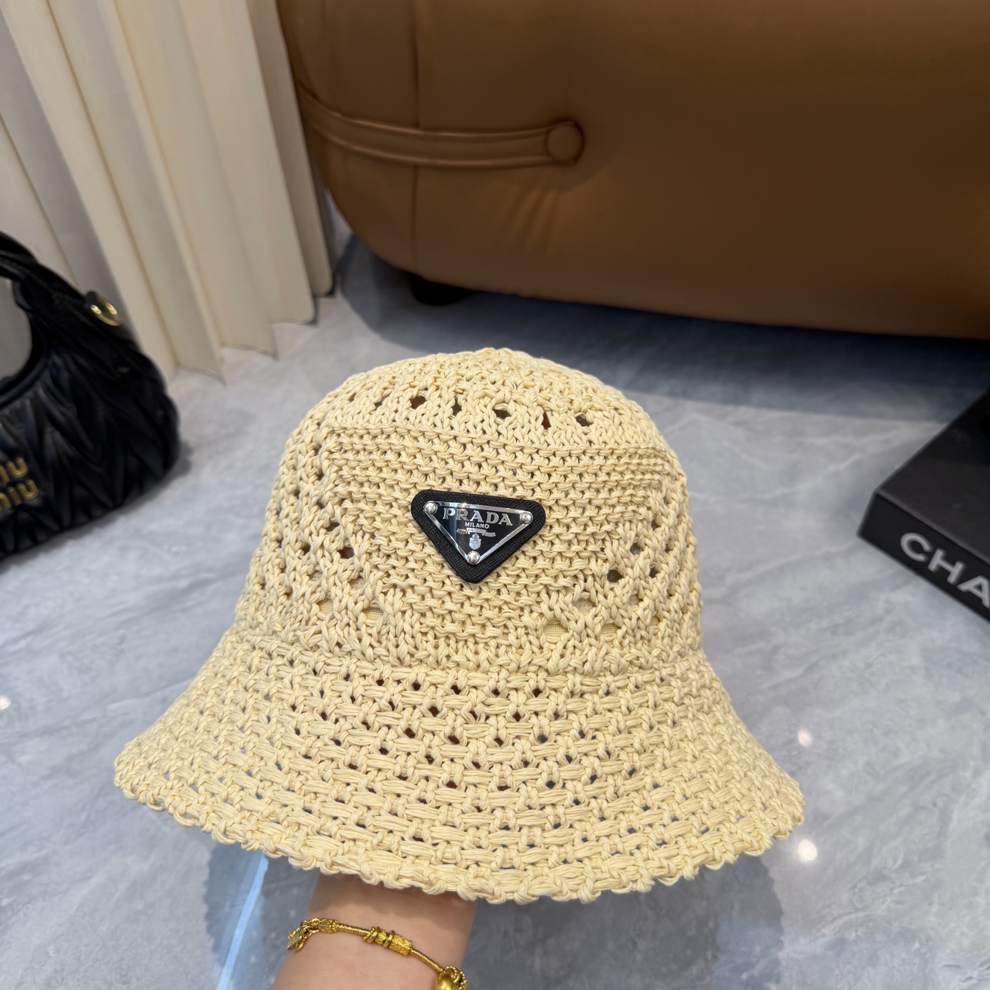 Prada 普拉达 针织盆帽，渔夫帽高密度制作，一顶 有品位的针织帽了~出街首选 帽型超美腻颜色妥妥，轻便携带 小仙女 头围57cm