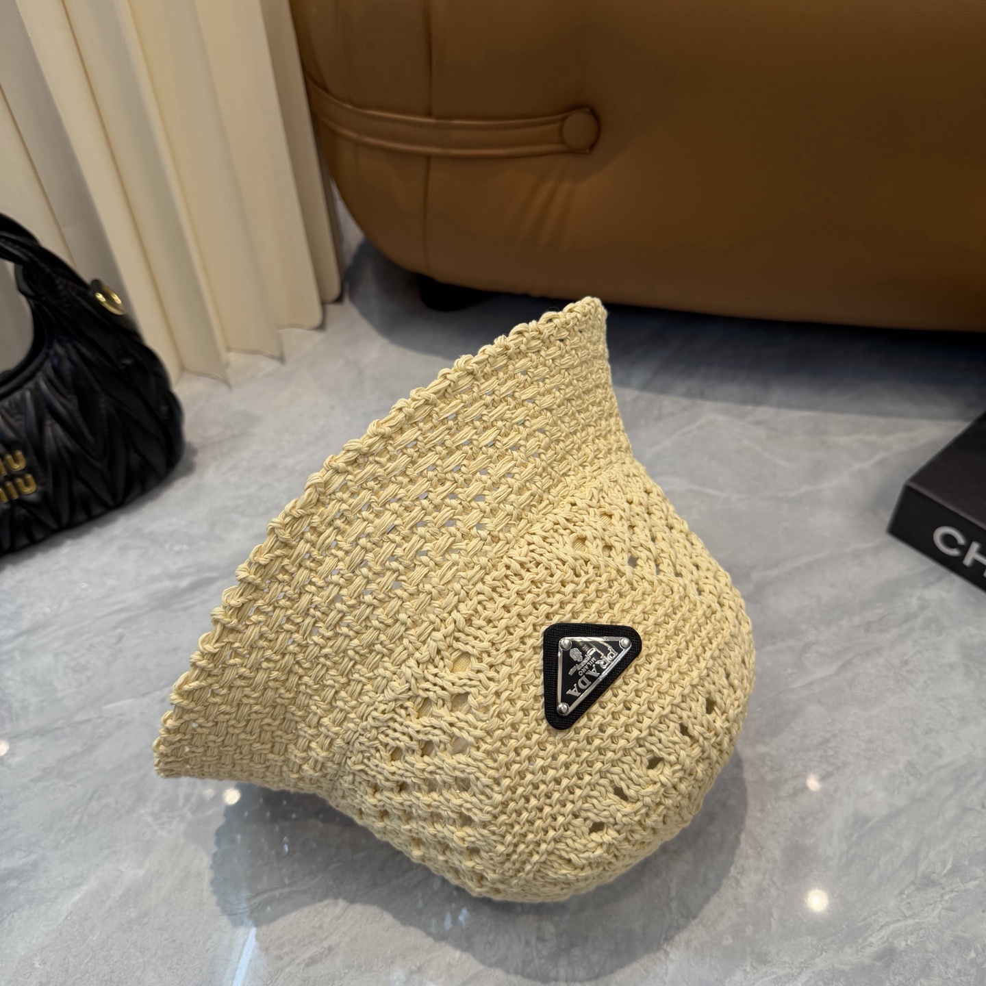 Prada 普拉达 针织盆帽，渔夫帽高密度制作，一顶 有品位的针织帽了~出街首选 帽型超美腻颜色妥妥，轻便携带 小仙女 头围57cm