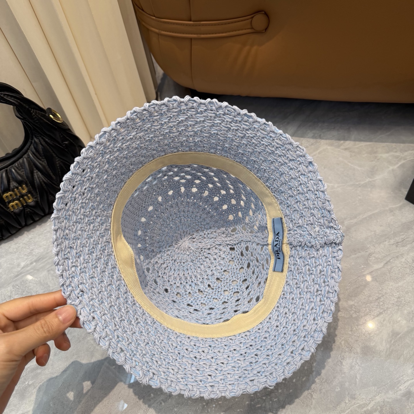 Prada 普拉达 针织盆帽，渔夫帽高密度制作，一顶 有品位的针织帽了~出街首选 帽型超美腻颜色妥妥，轻便携带 小仙女 头围57cm