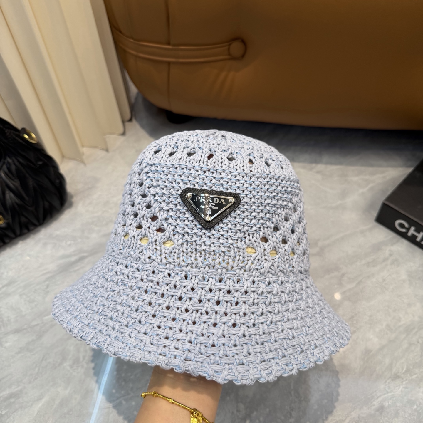 Prada 普拉达 针织盆帽，渔夫帽高密度制作，一顶 有品位的针织帽了~出街首选 帽型超美腻颜色妥妥，轻便携带 小仙女 头围57cm