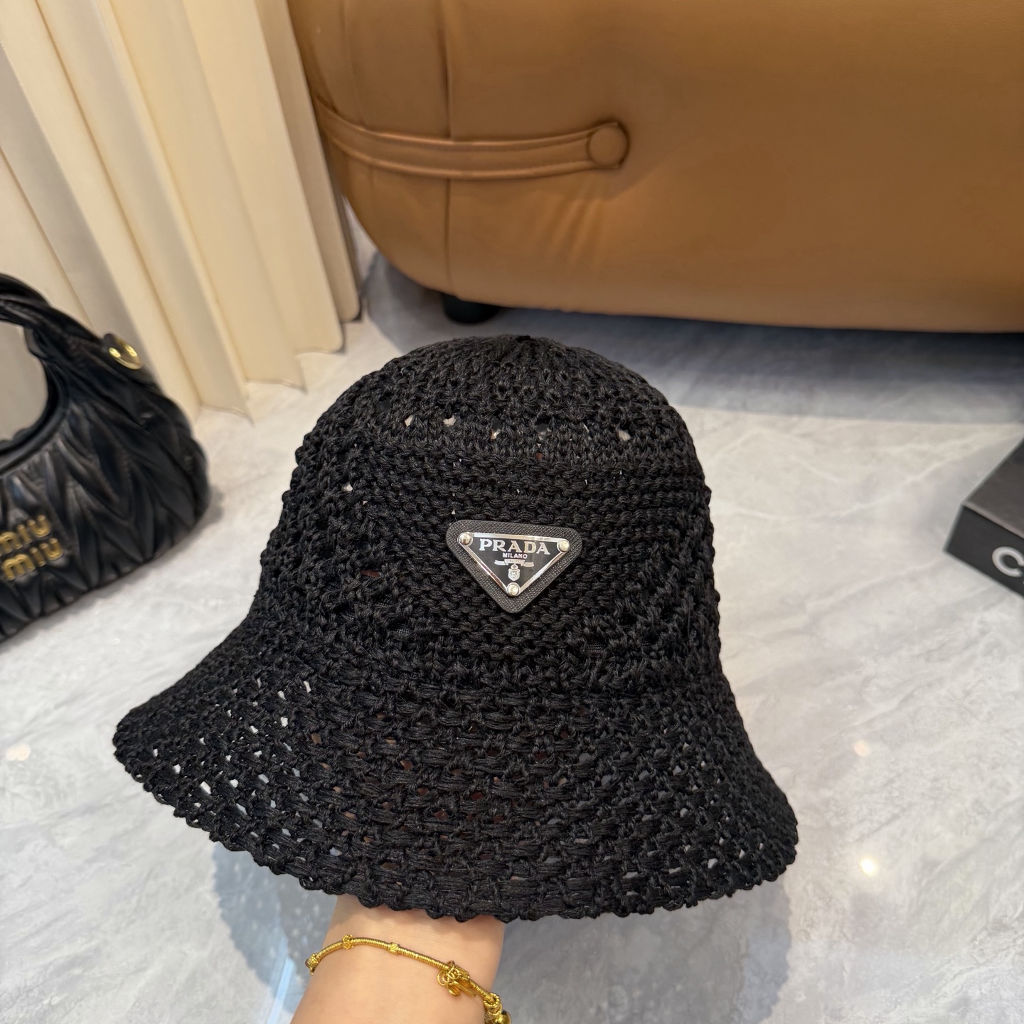 Prada 普拉达 针织盆帽，渔夫帽高密度制作，一顶 有品位的针织帽了~出街首选 帽型超美腻颜色妥妥，轻便携带 小仙女 头围57cm