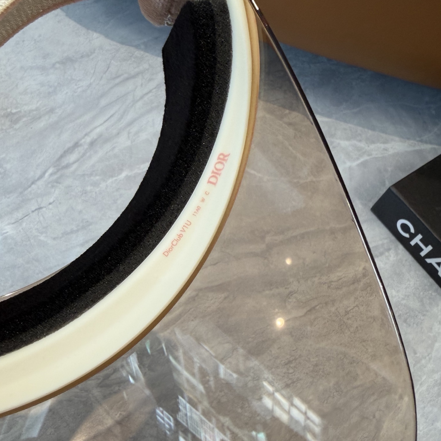 dior 加厚高品质眼镜遮阳帽 夏天里的革命！爆款眼镜帽总算到货啦dior 遮阳帽 夏天里的革命！唯一一