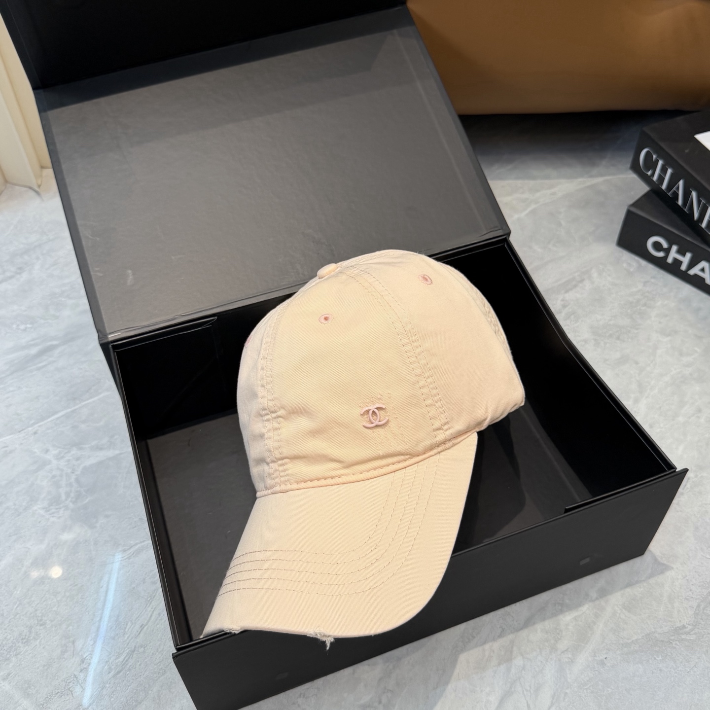 【CHANEL香奈儿】新款简约小香logo棒球帽，新款出货，大牌款超好搭配，赶紧入手！