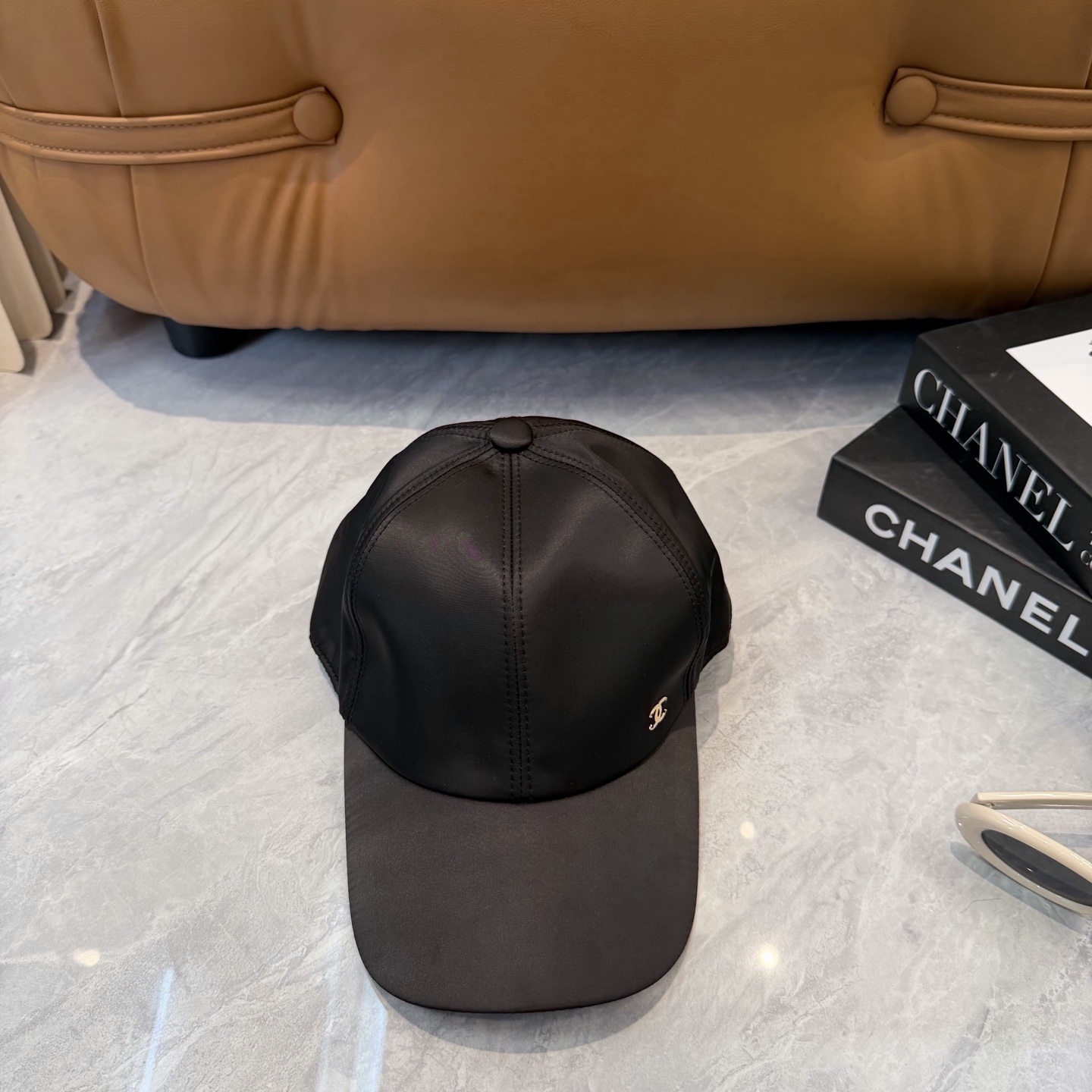 新款香奈儿Chanel新款高版本棒球帽，经典的棒球帽版型，适合多种场合佩戴，无论是搭配休闲装还是运动装，
