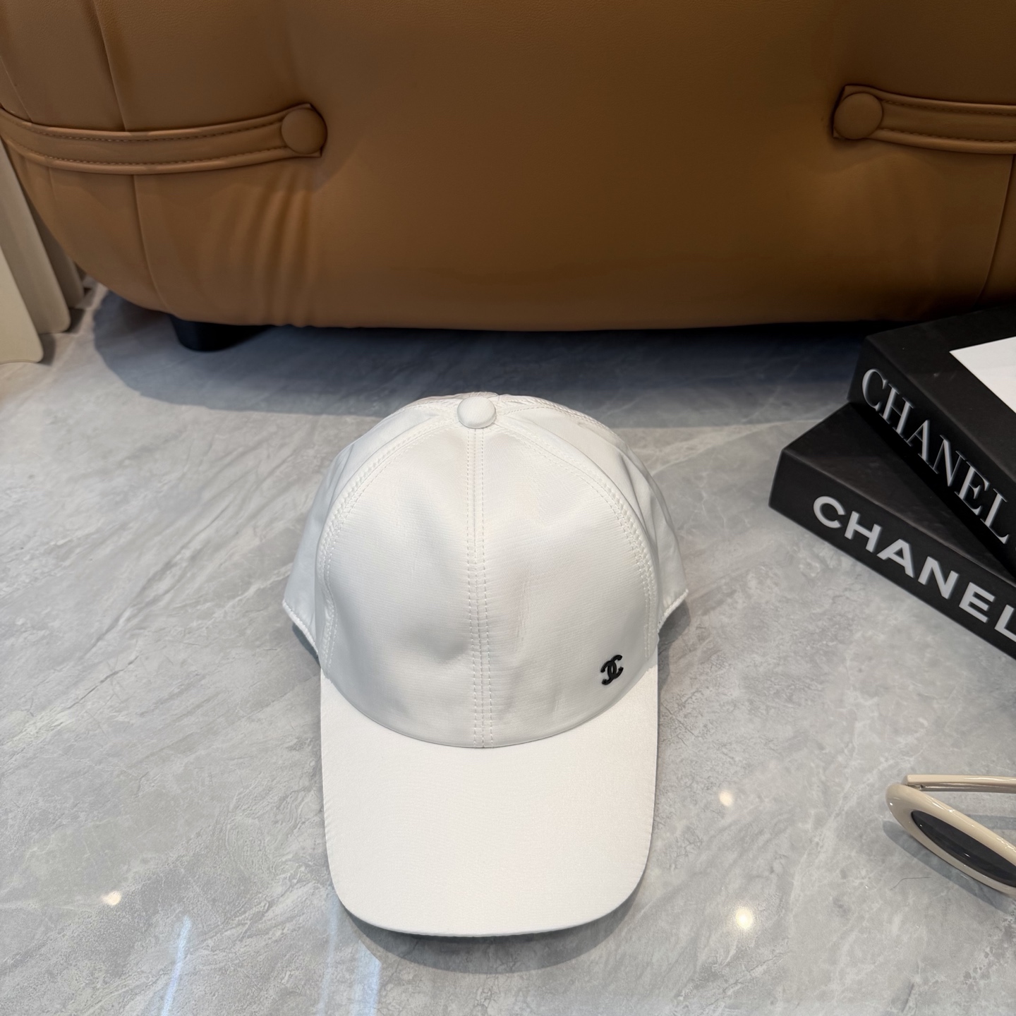 新款香奈儿Chanel新款高版本棒球帽，经典的棒球帽版型，适合多种场合佩戴，无论是搭配休闲装还是运动装，