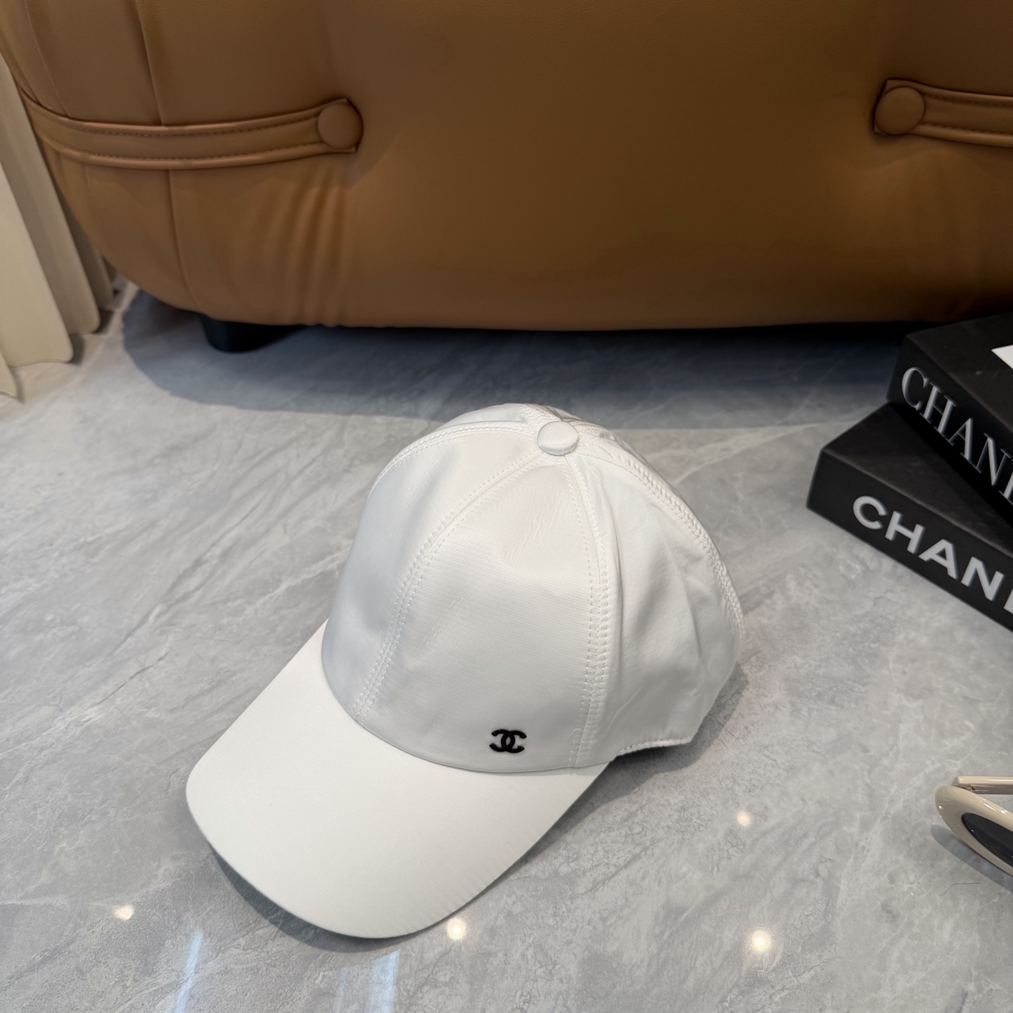 新款香奈儿Chanel新款高版本棒球帽，经典的棒球帽版型，适合多种场合佩戴，无论是搭配休闲装还是运动装，