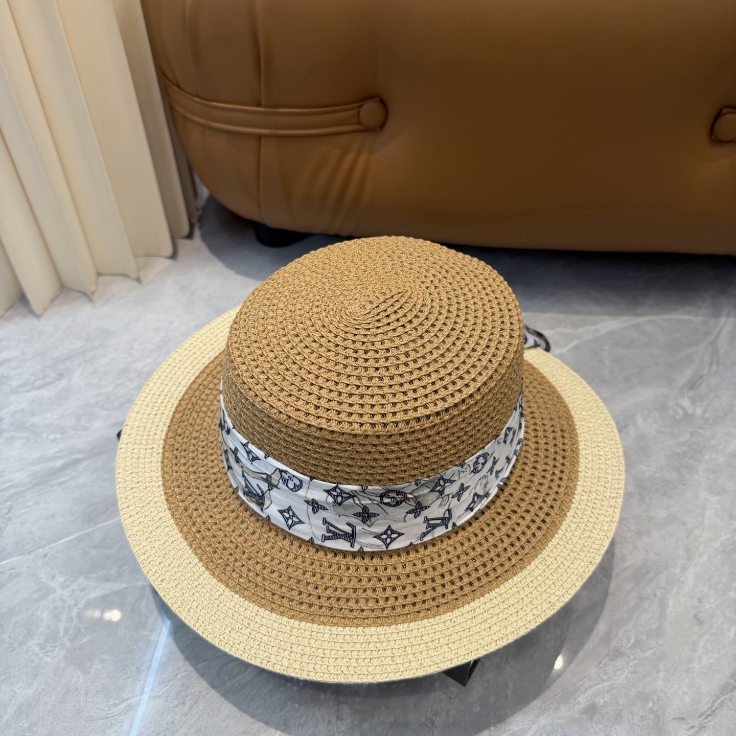 🌹LV草帽👒新款飘带🎀爆款👉高端品质，LV礼帽👒个性时尚，霸气十足，做工细节精细，👍百搭单品～出街首选，