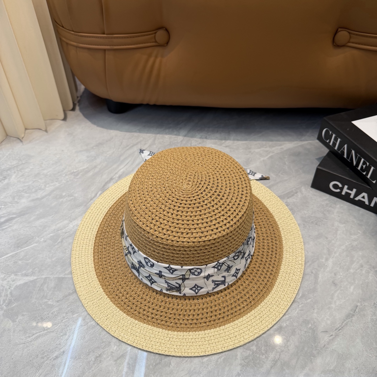 🌹LV草帽👒新款飘带🎀爆款👉高端品质，LV礼帽👒个性时尚，霸气十足，做工细节精细，👍百搭单品～出街首选，