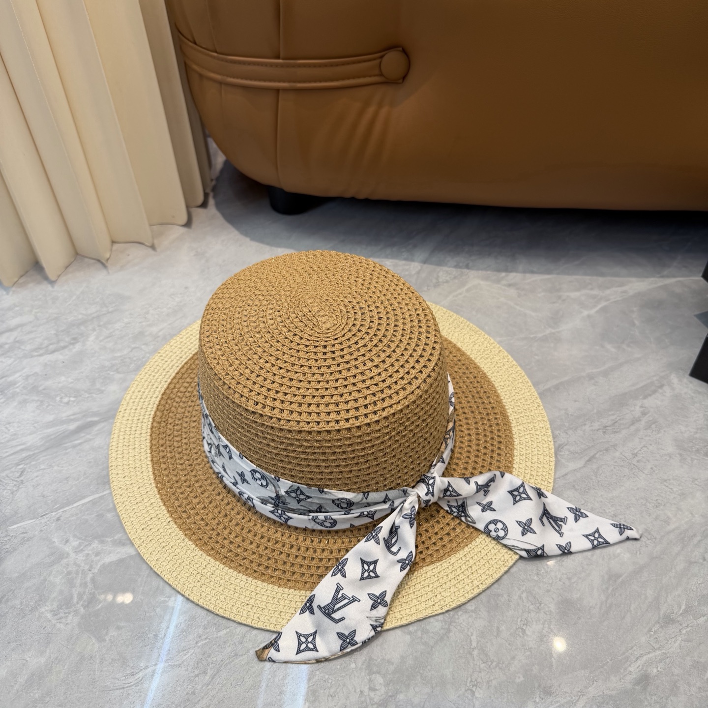 🌹LV草帽👒新款飘带🎀爆款👉高端品质，LV礼帽👒个性时尚，霸气十足，做工细节精细，👍百搭单品～出街首选，