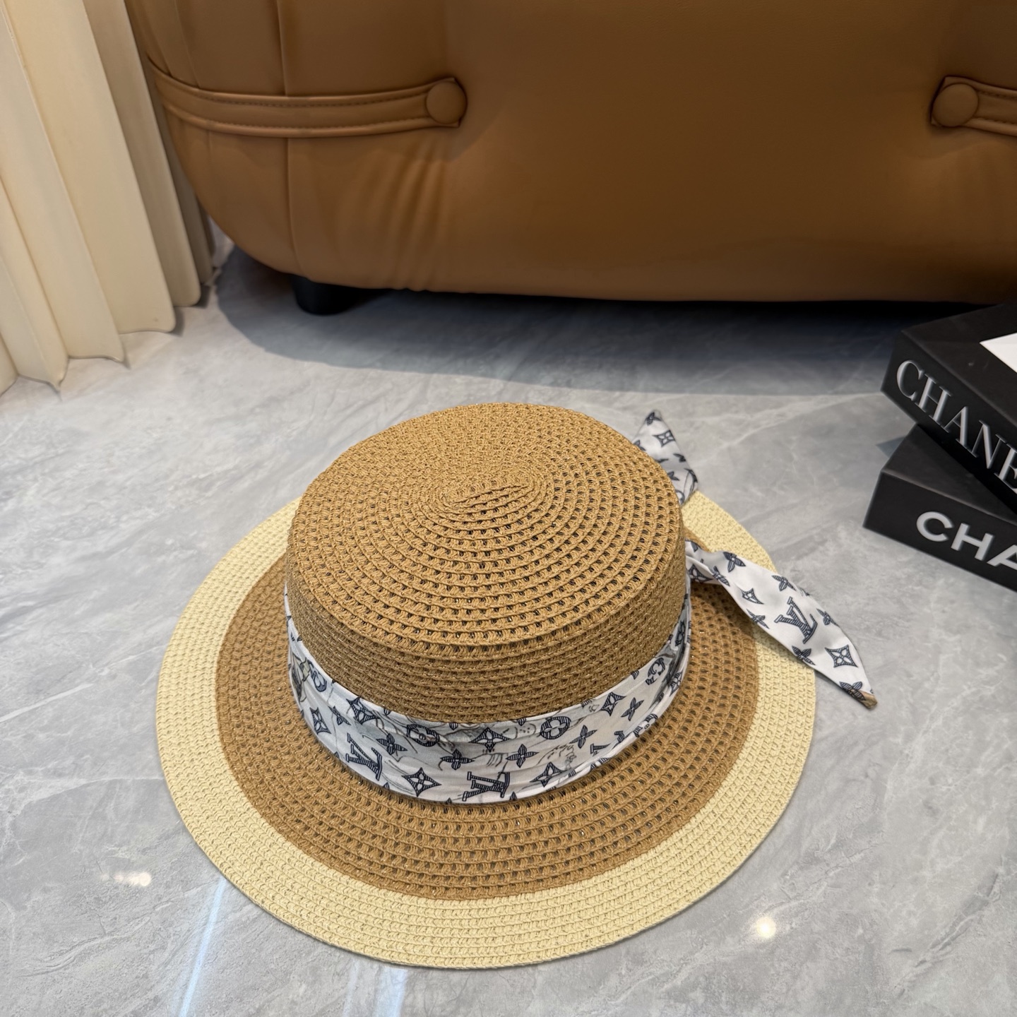 🌹LV草帽👒新款飘带🎀爆款👉高端品质，LV礼帽👒个性时尚，霸气十足，做工细节精细，👍百搭单品～出街首选，
