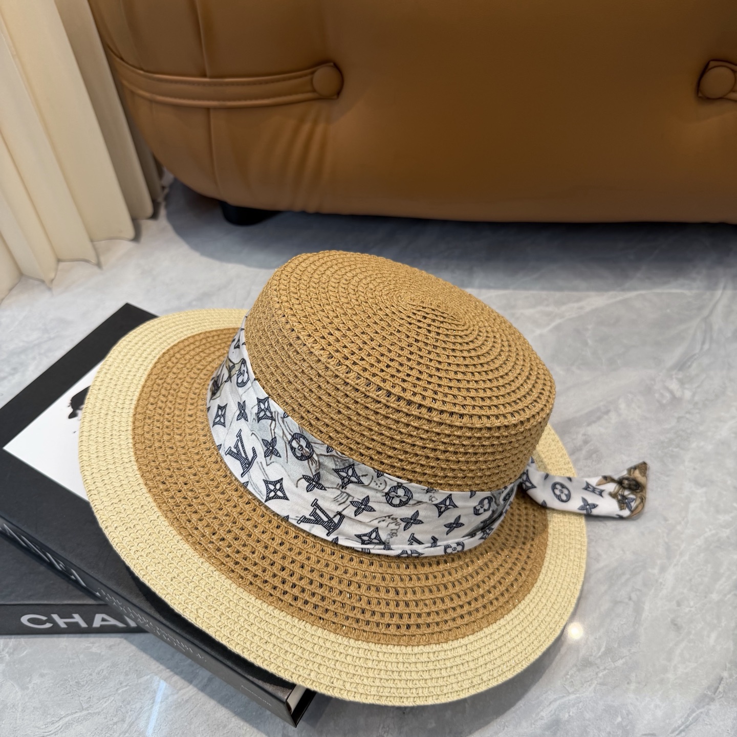 🌹LV草帽👒新款飘带🎀爆款👉高端品质，LV礼帽👒个性时尚，霸气十足，做工细节精细，👍百搭单品～出街首选，