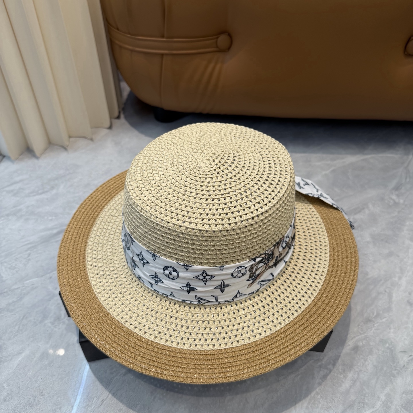 🌹LV草帽👒新款飘带🎀爆款👉高端品质，LV礼帽👒个性时尚，霸气十足，做工细节精细，👍百搭单品～出街首选，