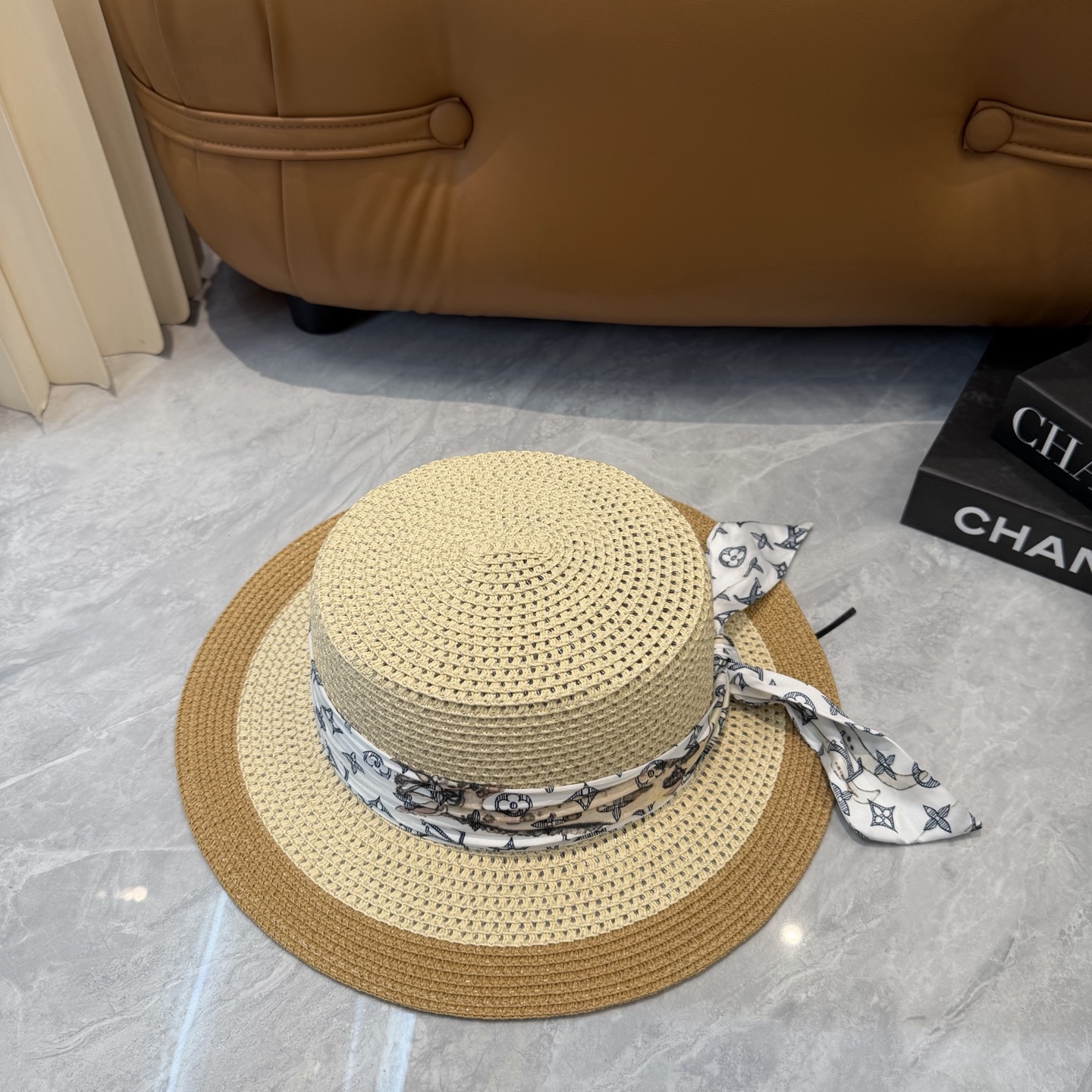 🌹LV草帽👒新款飘带🎀爆款👉高端品质，LV礼帽👒个性时尚，霸气十足，做工细节精细，👍百搭单品～出街首选，