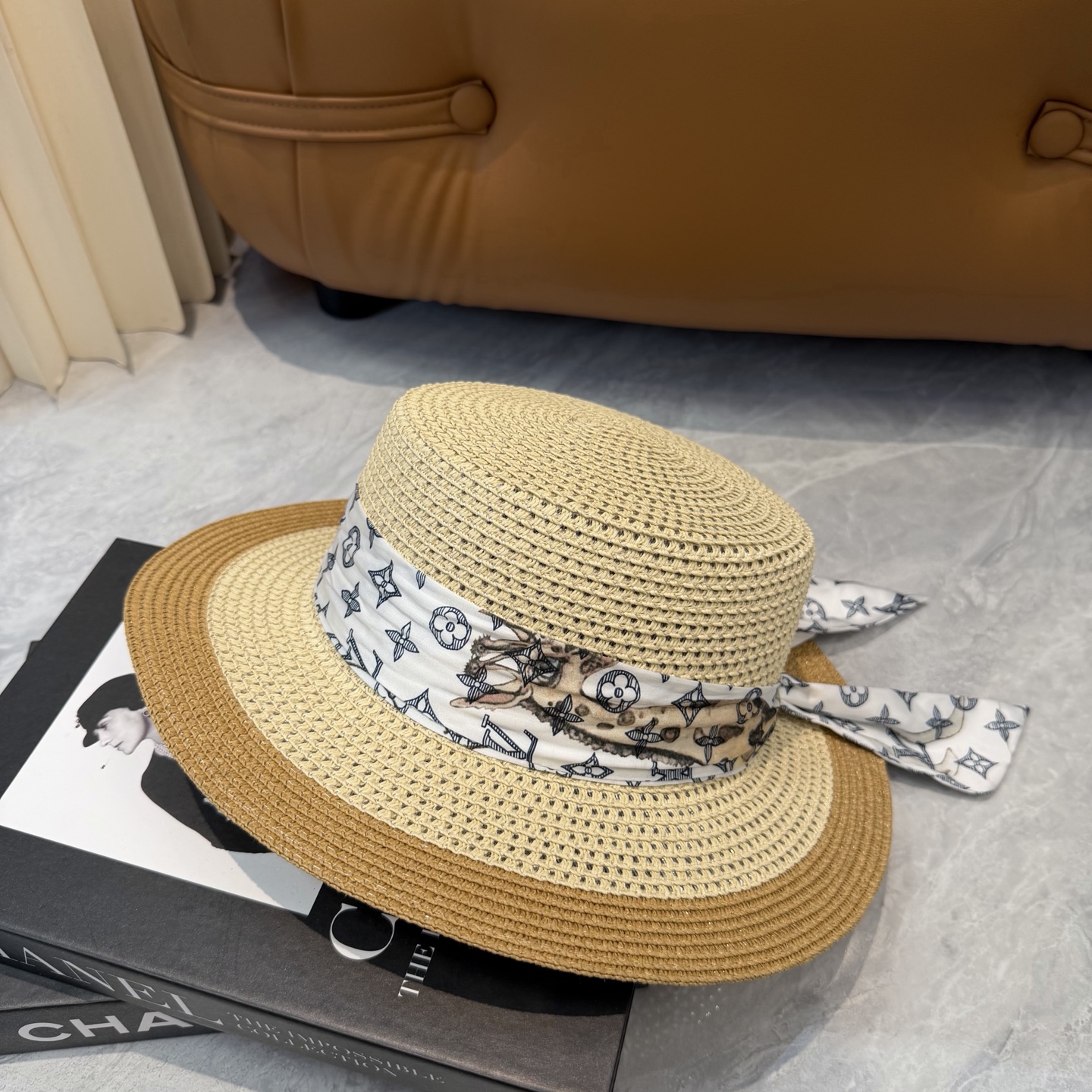 🌹LV草帽👒新款飘带🎀爆款👉高端品质，LV礼帽👒个性时尚，霸气十足，做工细节精细，👍百搭单品～出街首选，