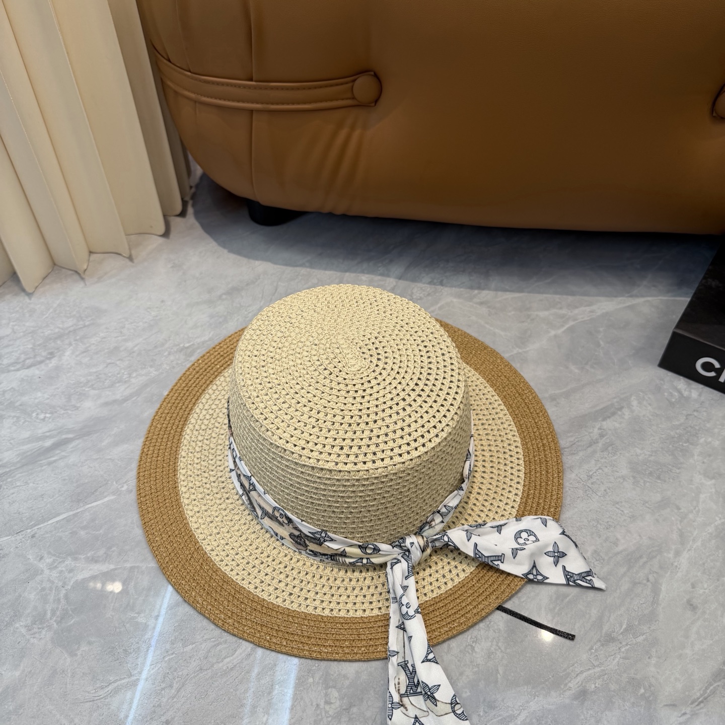 🌹LV草帽👒新款飘带🎀爆款👉高端品质，LV礼帽👒个性时尚，霸气十足，做工细节精细，👍百搭单品～出街首选，
