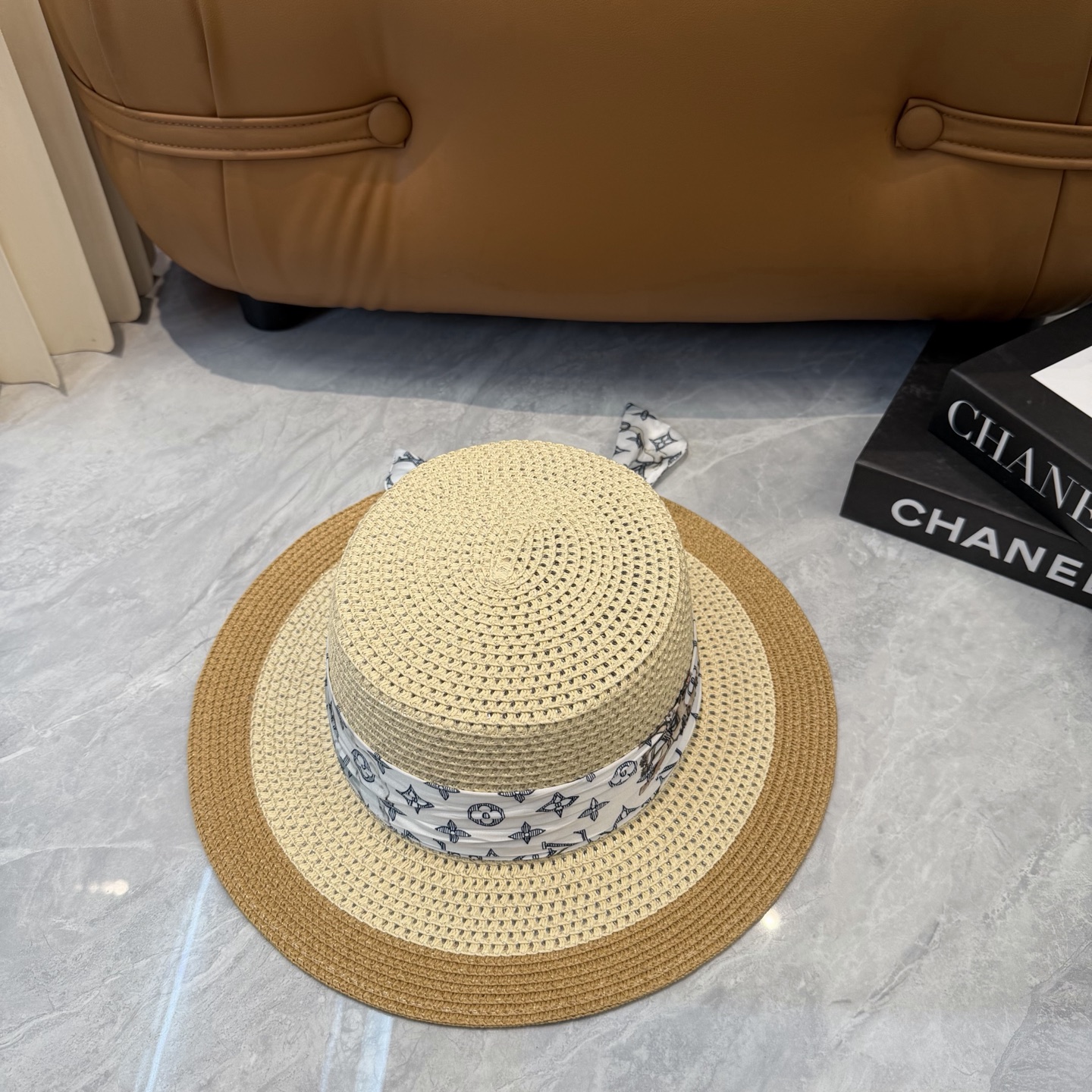 🌹LV草帽👒新款飘带🎀爆款👉高端品质，LV礼帽👒个性时尚，霸气十足，做工细节精细，👍百搭单品～出街首选，