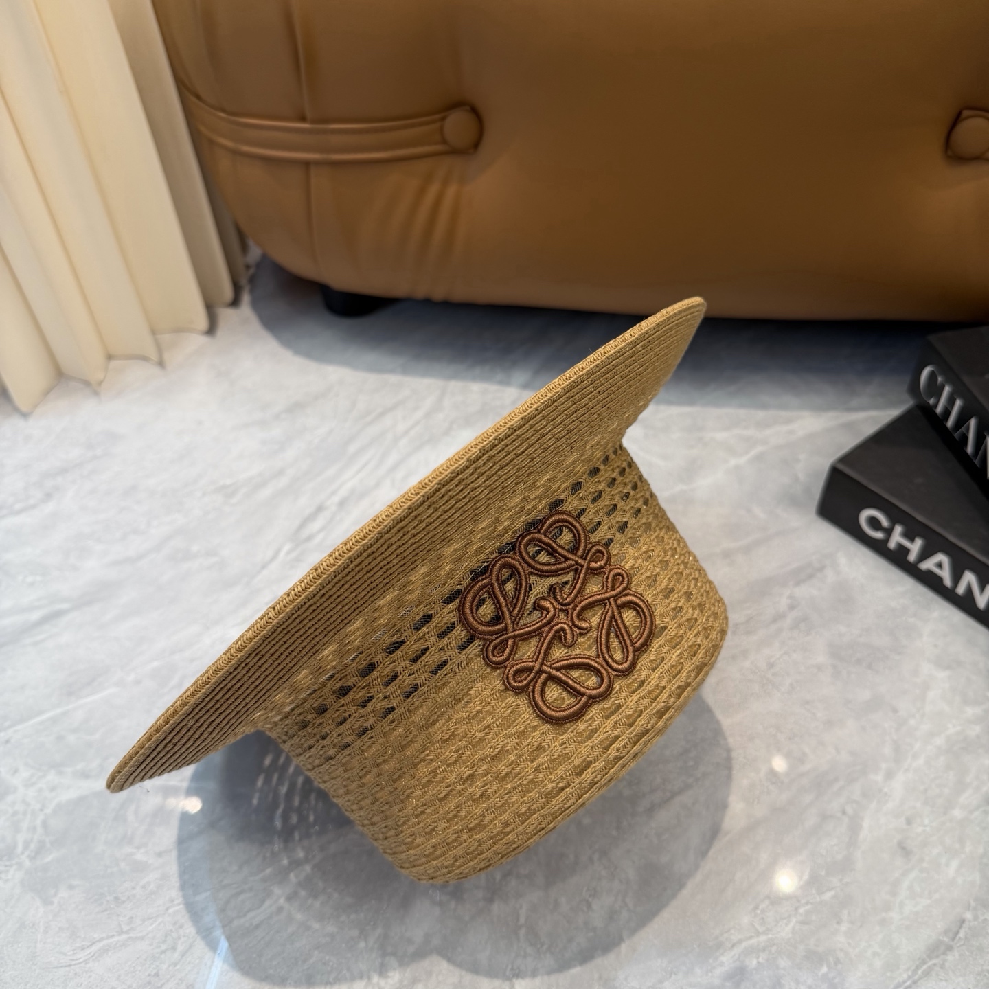 Loewe/罗意威 春夏日宽檐休闲平顶草帽 度假logo 一顶超级有品位的草帽了~出街首选！帽型超美腻夏