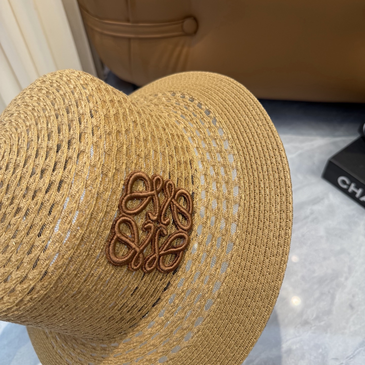 Loewe/罗意威 春夏日宽檐休闲平顶草帽 度假logo 一顶超级有品位的草帽了~出街首选！帽型超美腻夏