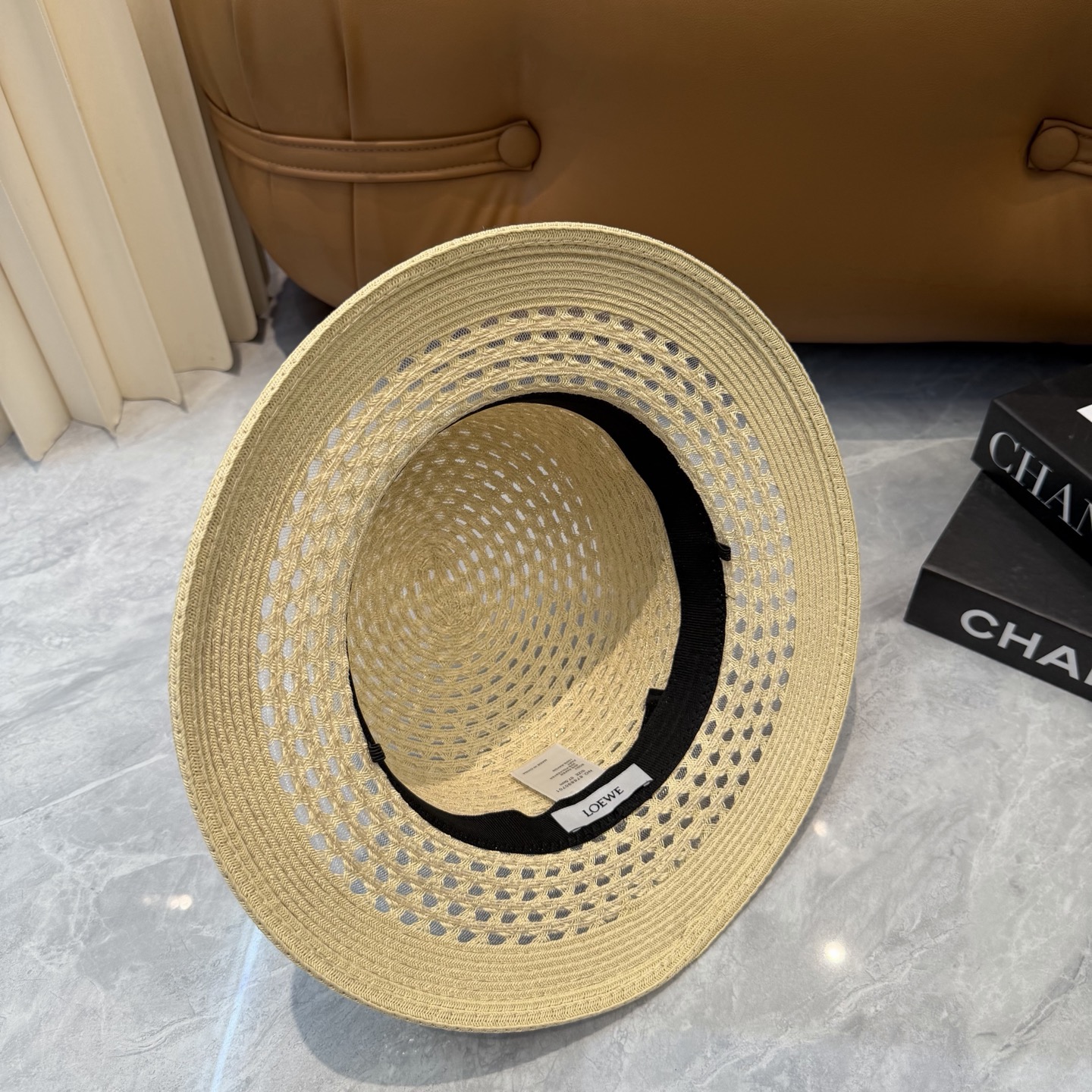 Loewe/罗意威 春夏日宽檐休闲平顶草帽 度假logo 一顶超级有品位的草帽了~出街首选！帽型超美腻夏