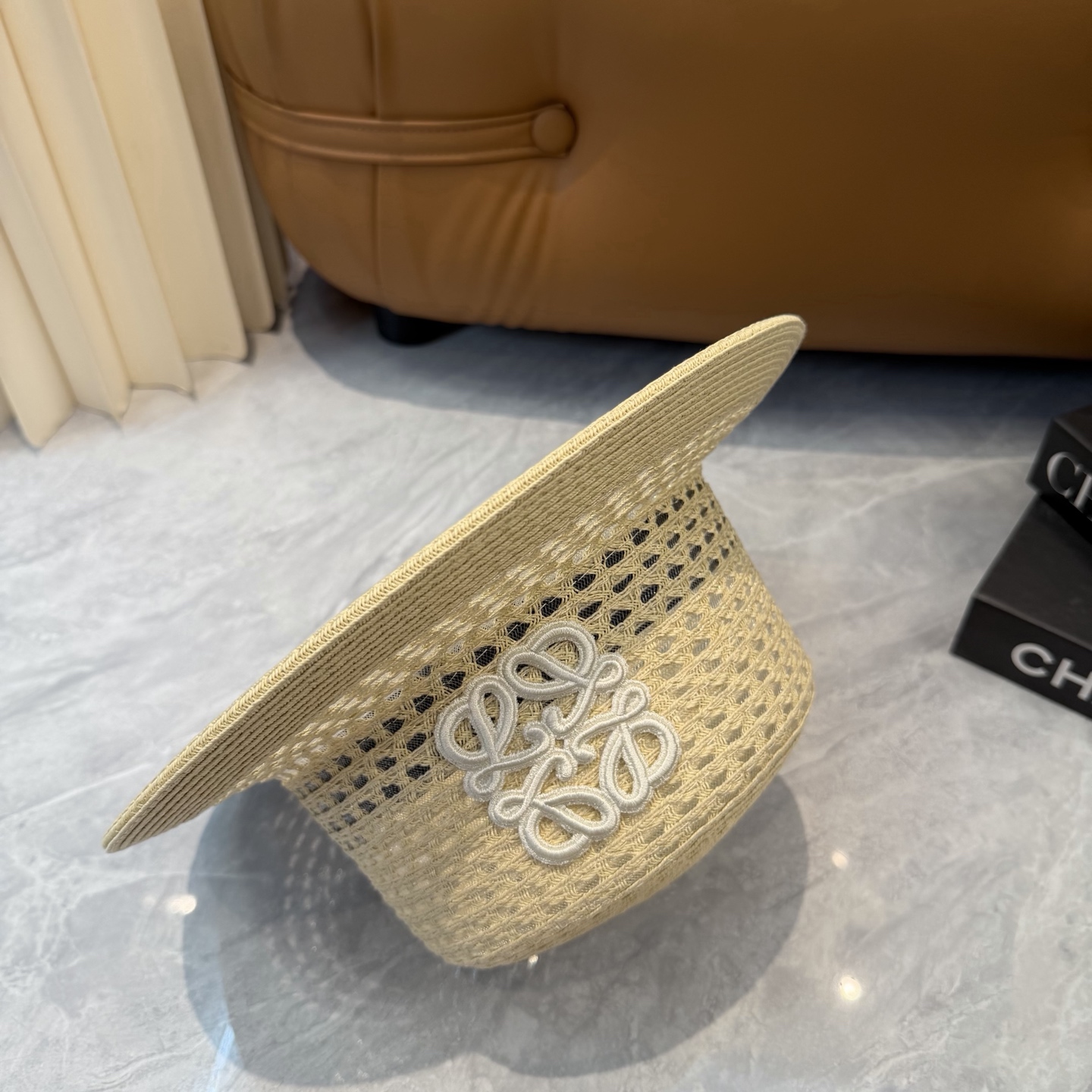 Loewe/罗意威 春夏日宽檐休闲平顶草帽 度假logo 一顶超级有品位的草帽了~出街首选！帽型超美腻夏