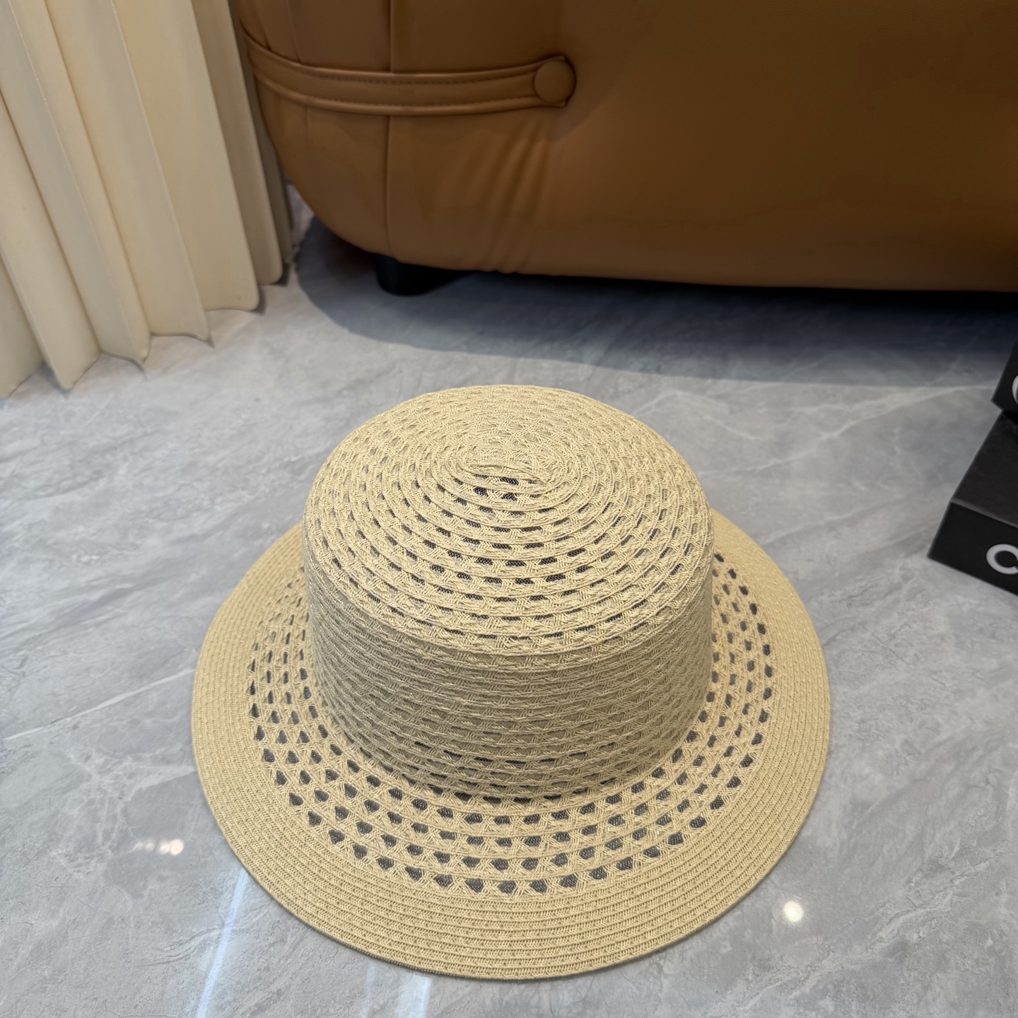 Loewe/罗意威 春夏日宽檐休闲平顶草帽 度假logo 一顶超级有品位的草帽了~出街首选！帽型超美腻夏