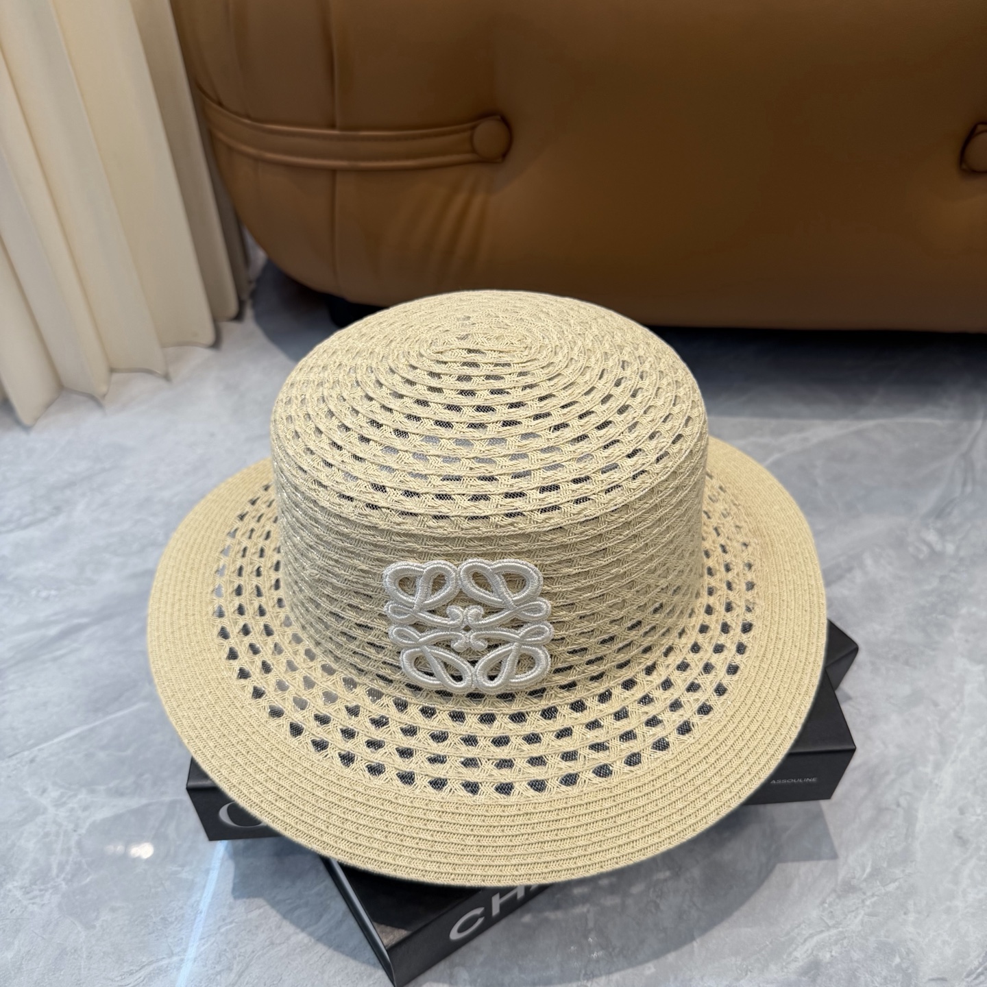 Loewe/罗意威 春夏日宽檐休闲平顶草帽 度假logo 一顶超级有品位的草帽了~出街首选！帽型超美腻夏
