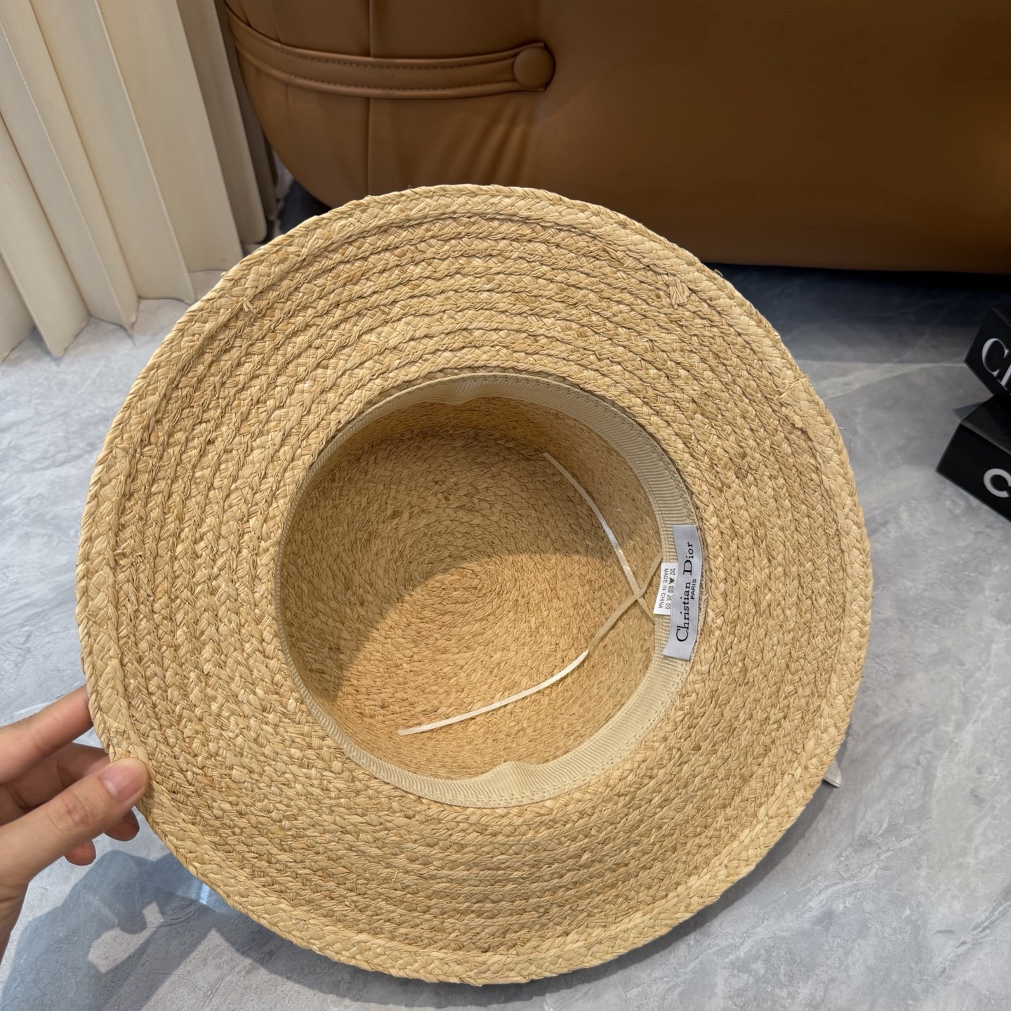 🌹LV 新款拉菲草飘带🎀爆款草帽👉高端品质，LV礼帽👒个性时尚，霸气十足，做工细节精细，👍百搭单品～出街