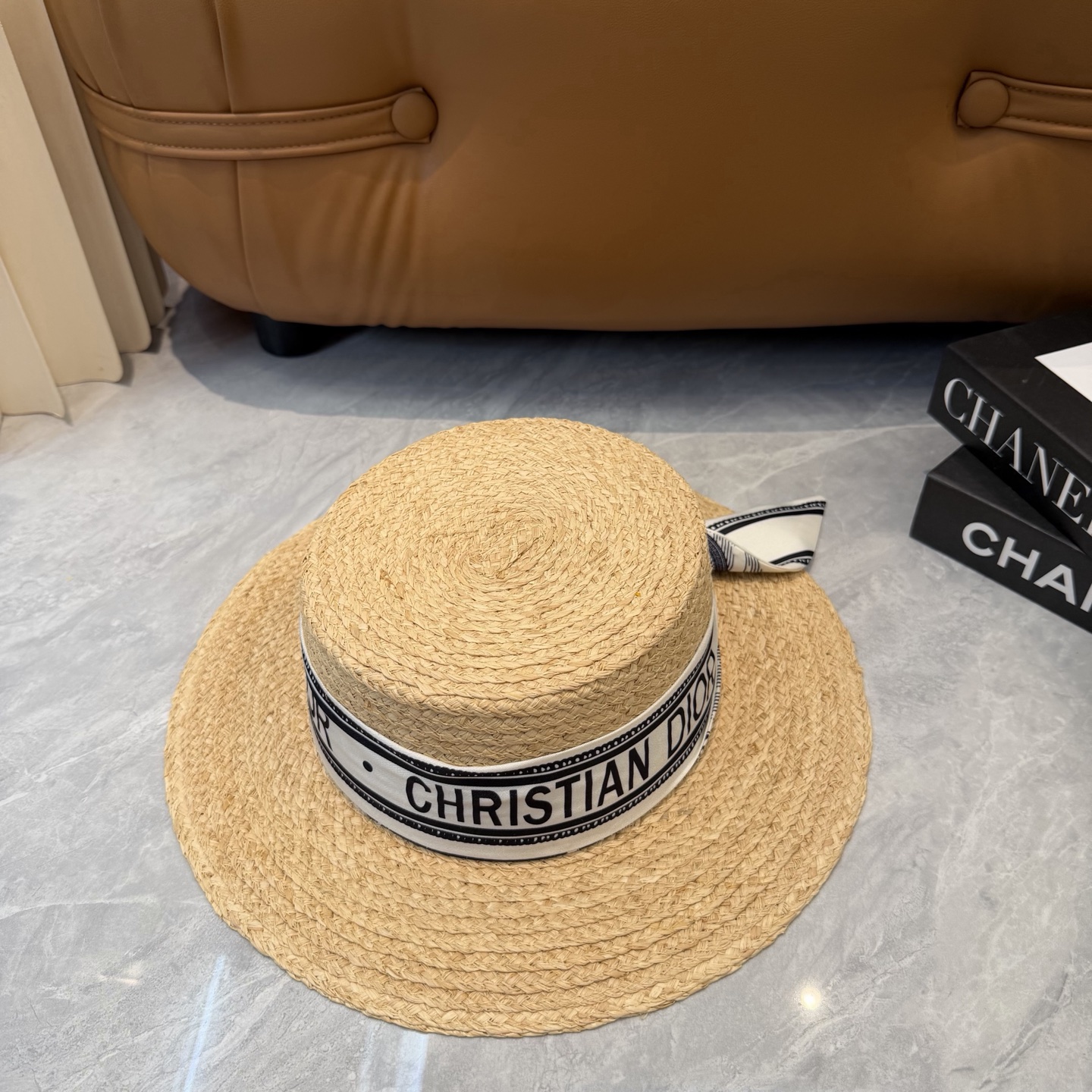 🌹LV 新款拉菲草飘带🎀爆款草帽👉高端品质，LV礼帽👒个性时尚，霸气十足，做工细节精细，👍百搭单品～出街