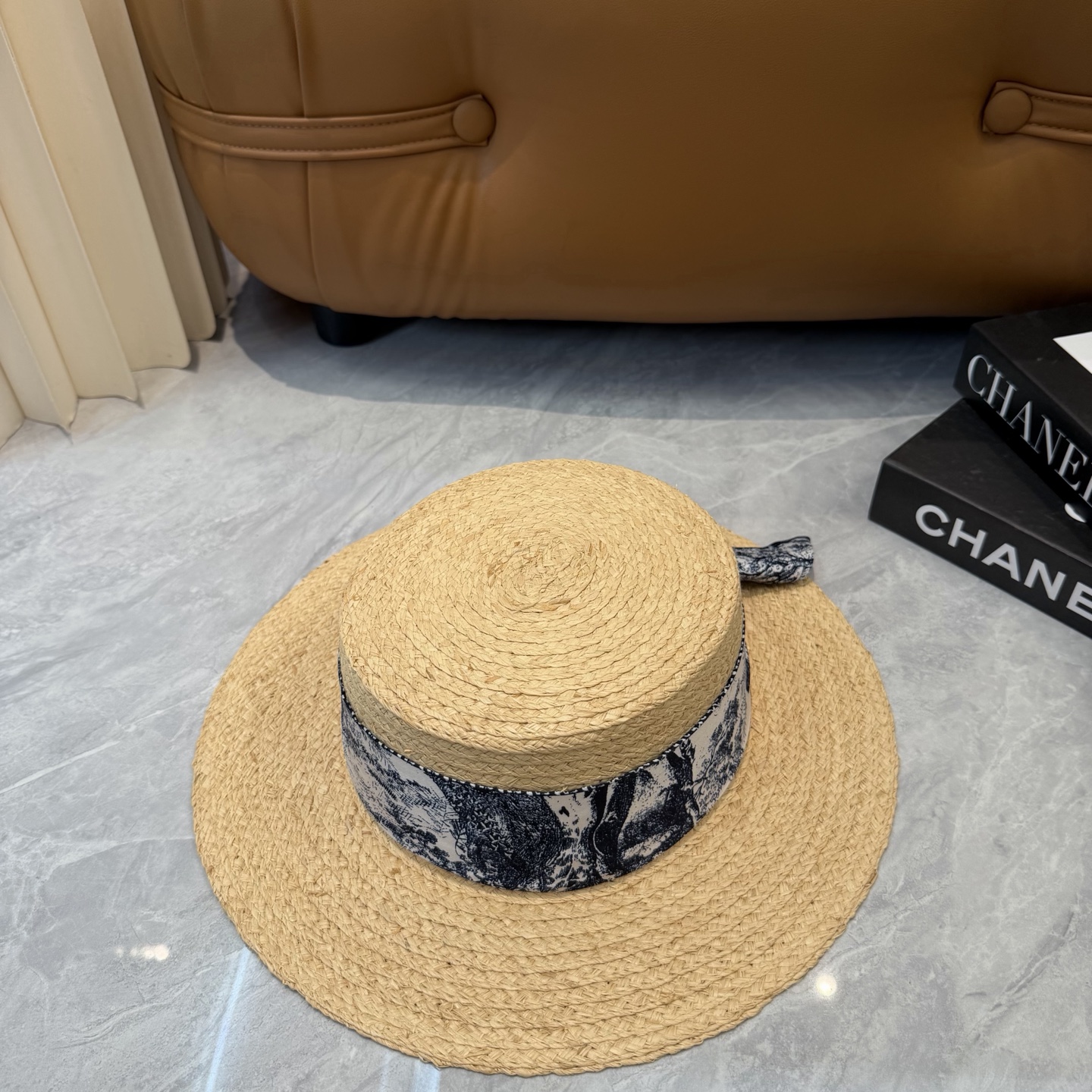 🌹LV 新款拉菲草飘带🎀爆款草帽👉高端品质，LV礼帽👒个性时尚，霸气十足，做工细节精细，👍百搭单品～出街