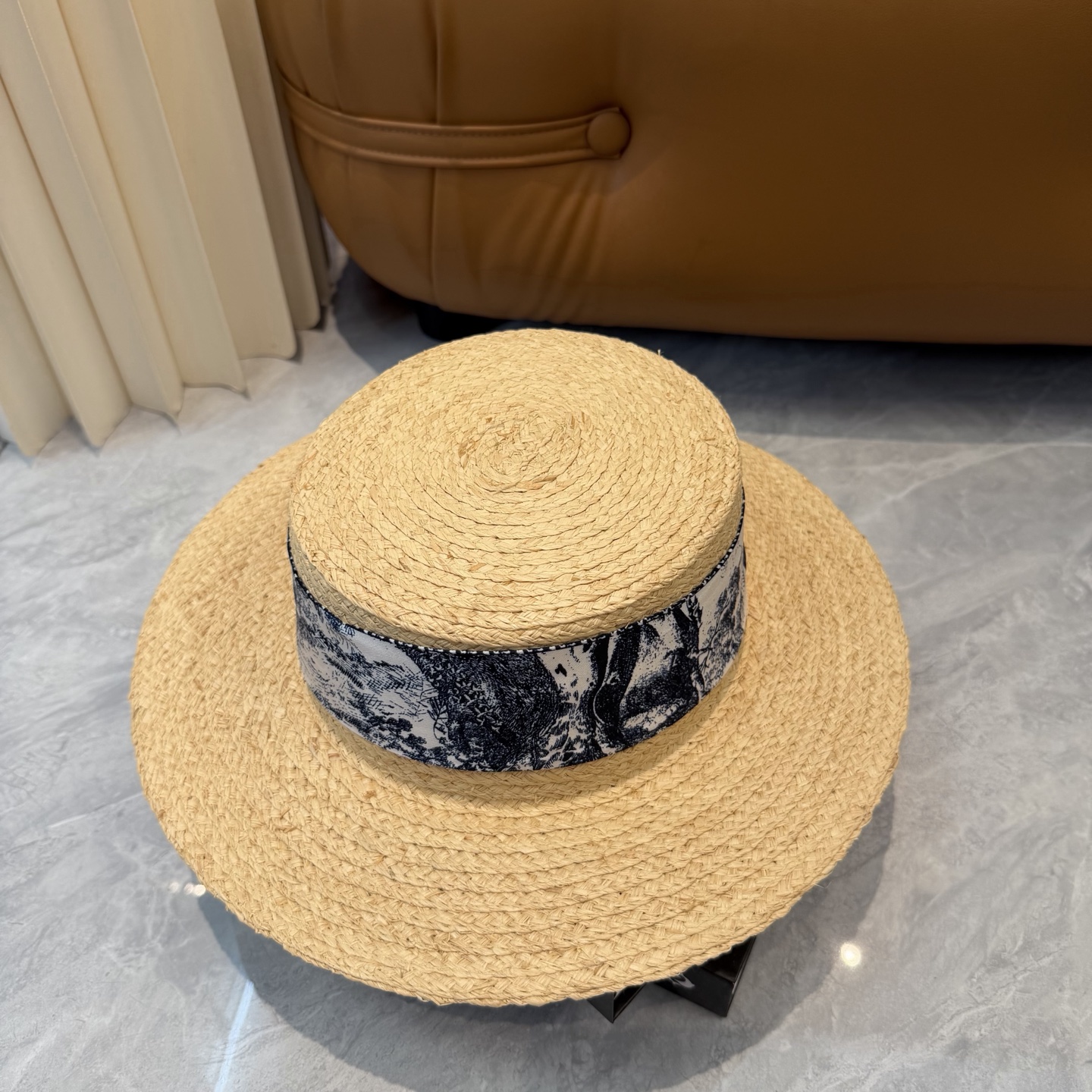 🌹LV 新款拉菲草飘带🎀爆款草帽👉高端品质，LV礼帽👒个性时尚，霸气十足，做工细节精细，👍百搭单品～出街