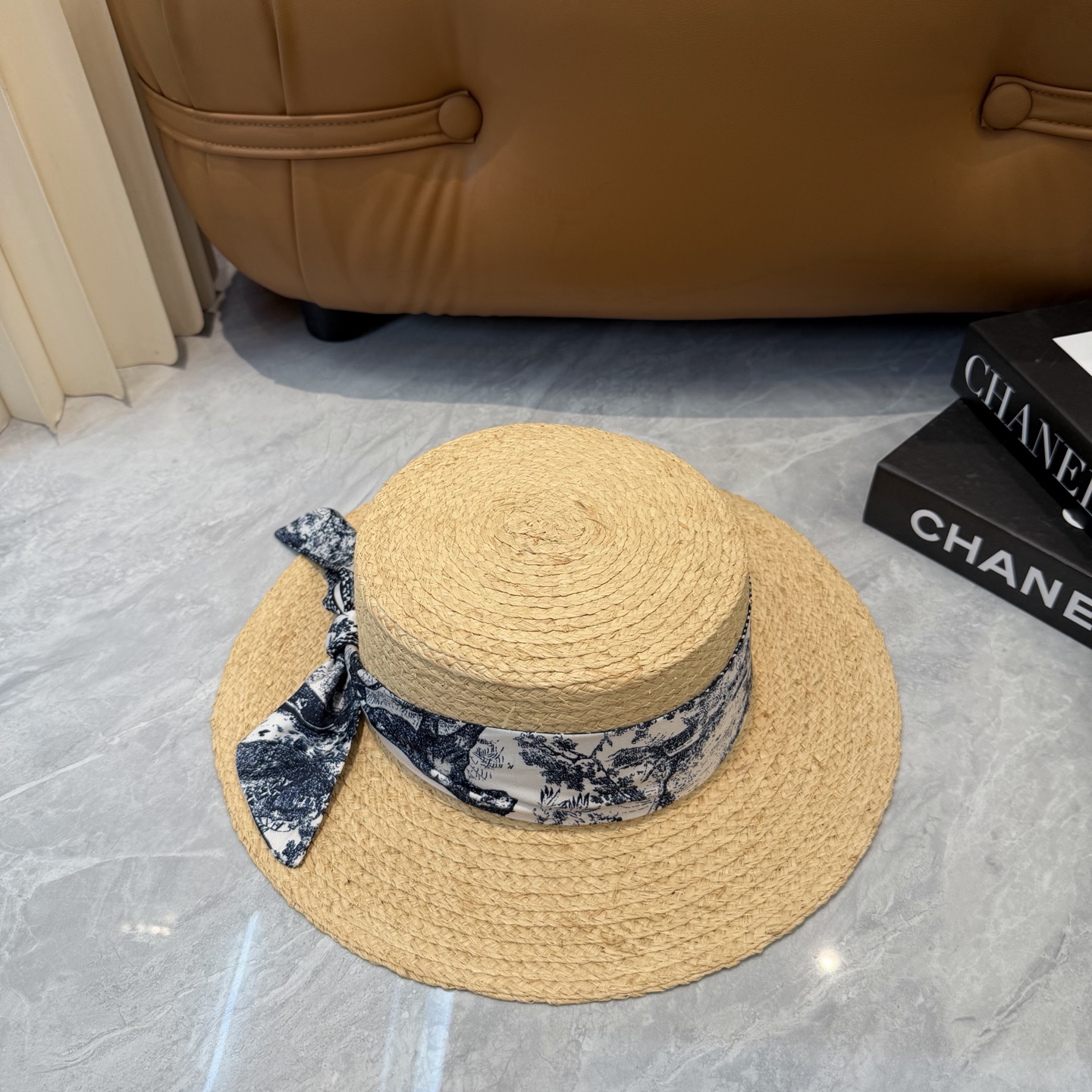 🌹LV 新款拉菲草飘带🎀爆款草帽👉高端品质，LV礼帽👒个性时尚，霸气十足，做工细节精细，👍百搭单品～出街