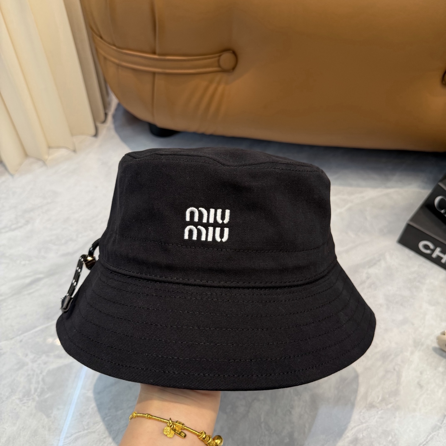 💛配防尘袋. 【Miumiu缪缪】新款订单款刺绣渔夫帽🧢大牌款超好搭配，赶紧入手！