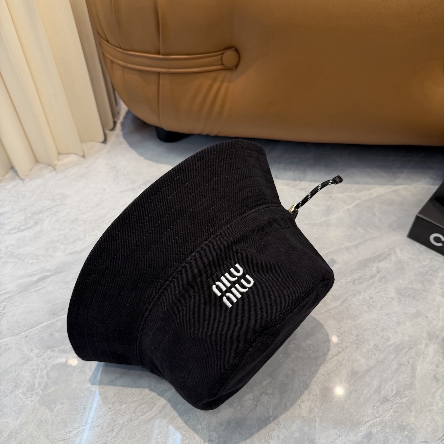 💛配防尘袋. 【Miumiu缪缪】新款订单款刺绣渔夫帽🧢大牌款超好搭配，赶紧入手！