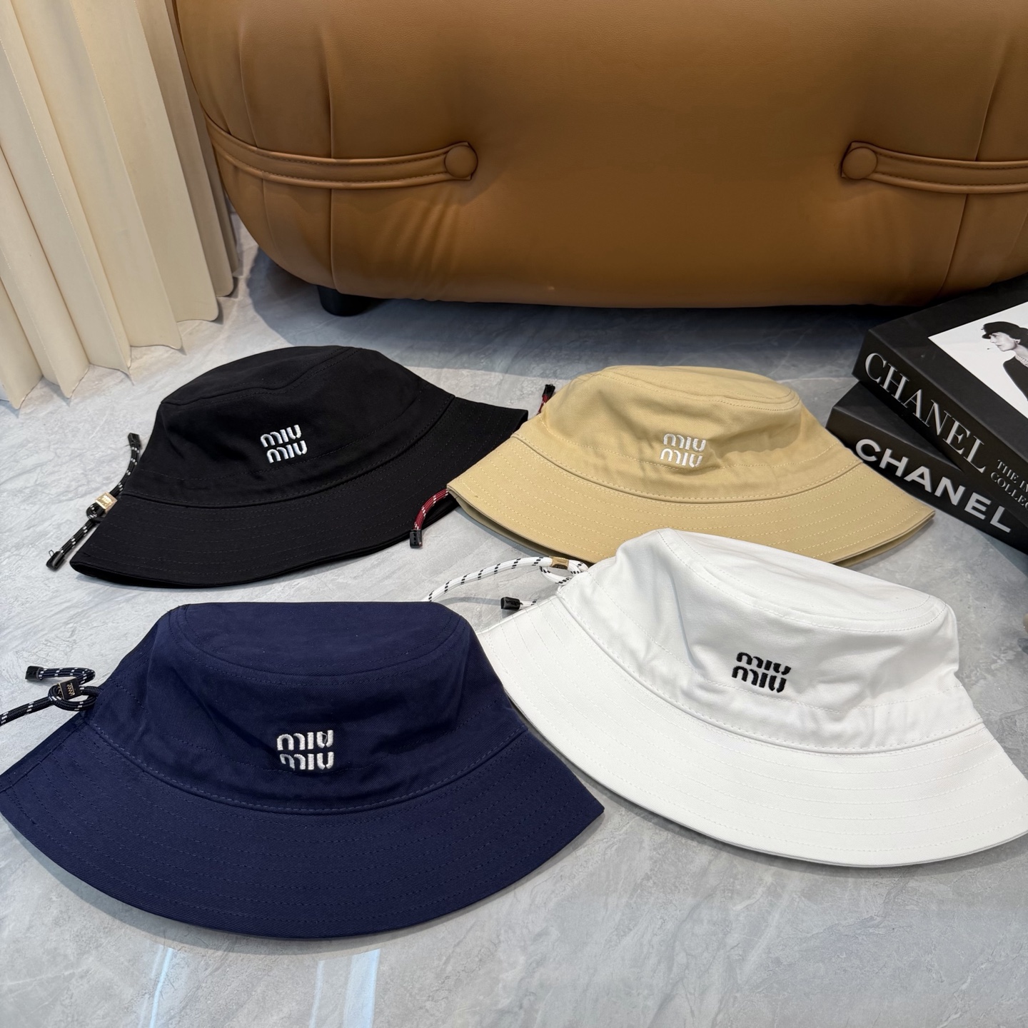 💛配防尘袋. 【Miumiu缪缪】新款订单款刺绣渔夫帽🧢大牌款超好搭配，赶紧入手！