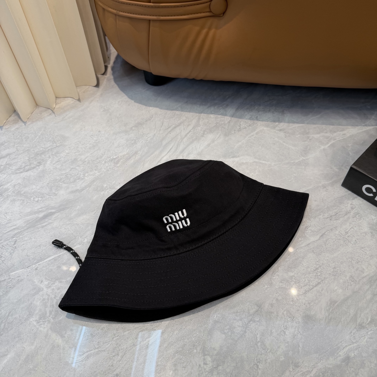 💛配防尘袋. 【Miumiu缪缪】新款订单款刺绣渔夫帽🧢大牌款超好搭配，赶紧入手！
