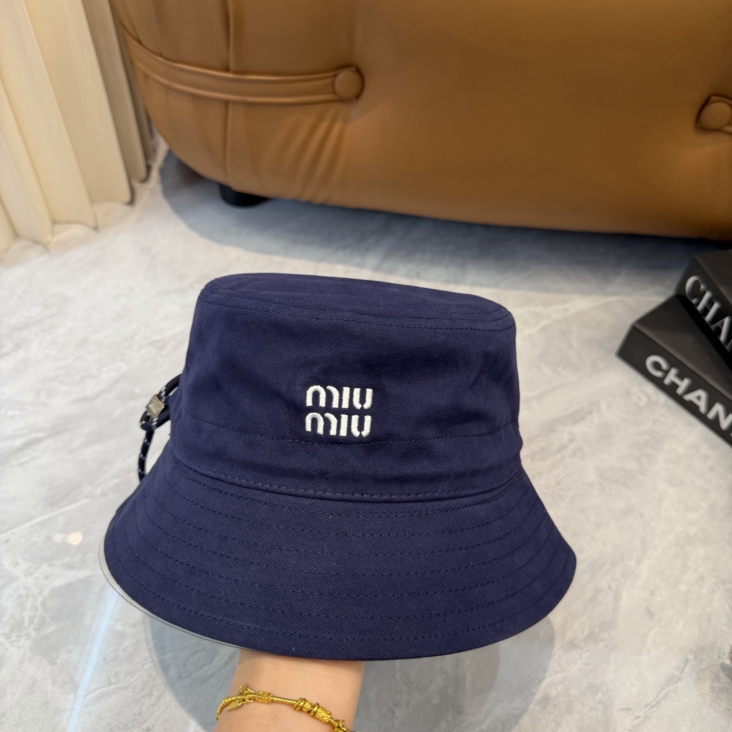 💛配防尘袋. 【Miumiu缪缪】新款订单款刺绣渔夫帽🧢大牌款超好搭配，赶紧入手！