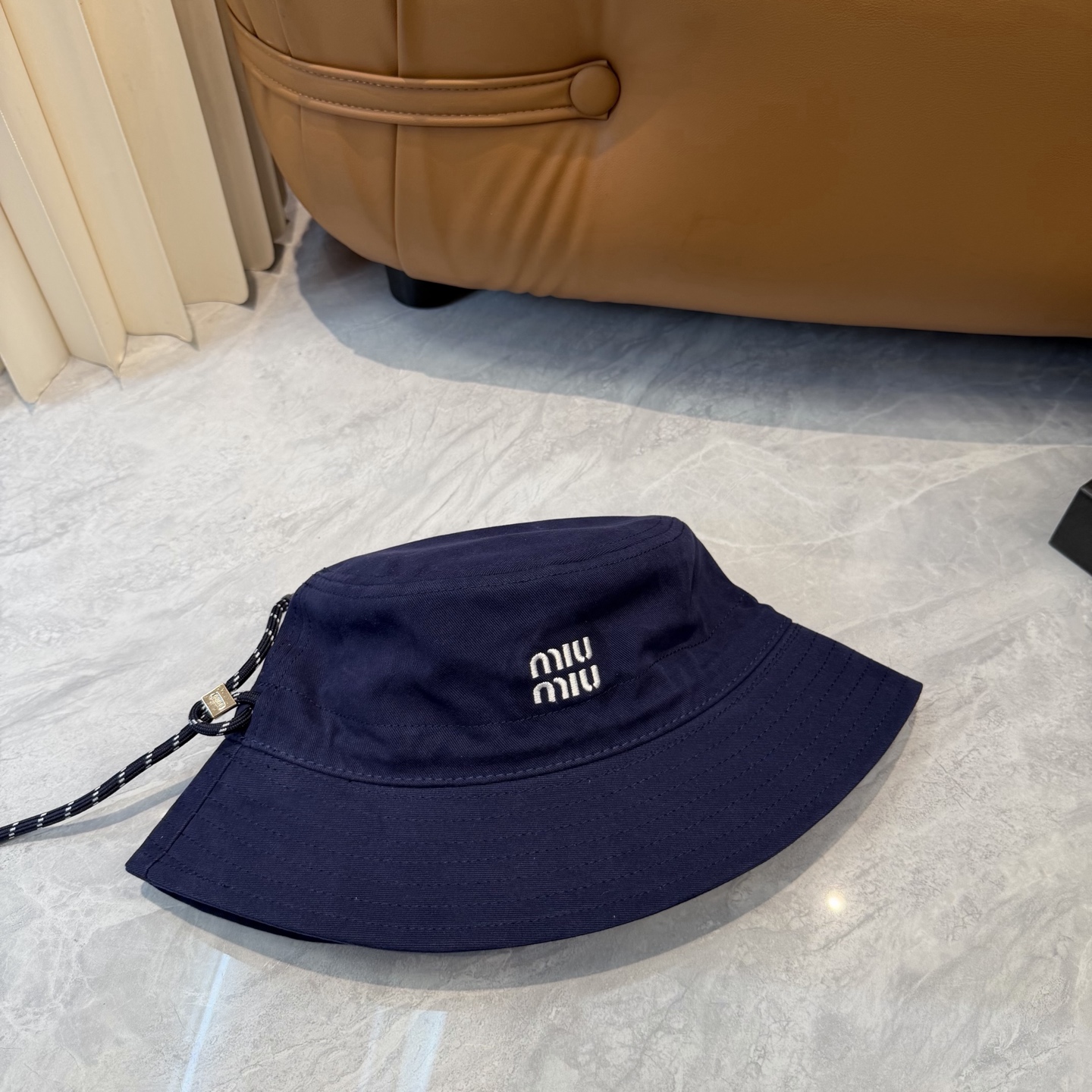 💛配防尘袋. 【Miumiu缪缪】新款订单款刺绣渔夫帽🧢大牌款超好搭配，赶紧入手！