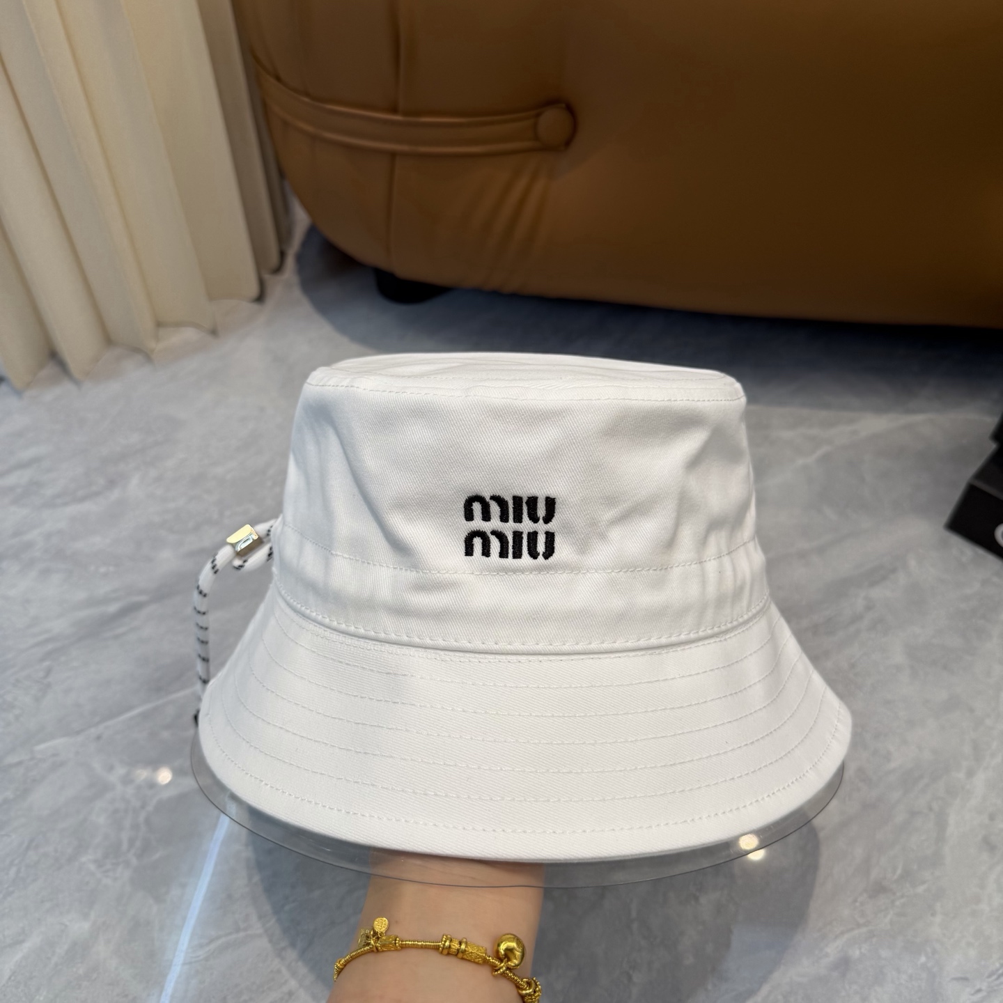 💛配防尘袋. 【Miumiu缪缪】新款订单款刺绣渔夫帽🧢大牌款超好搭配，赶紧入手！