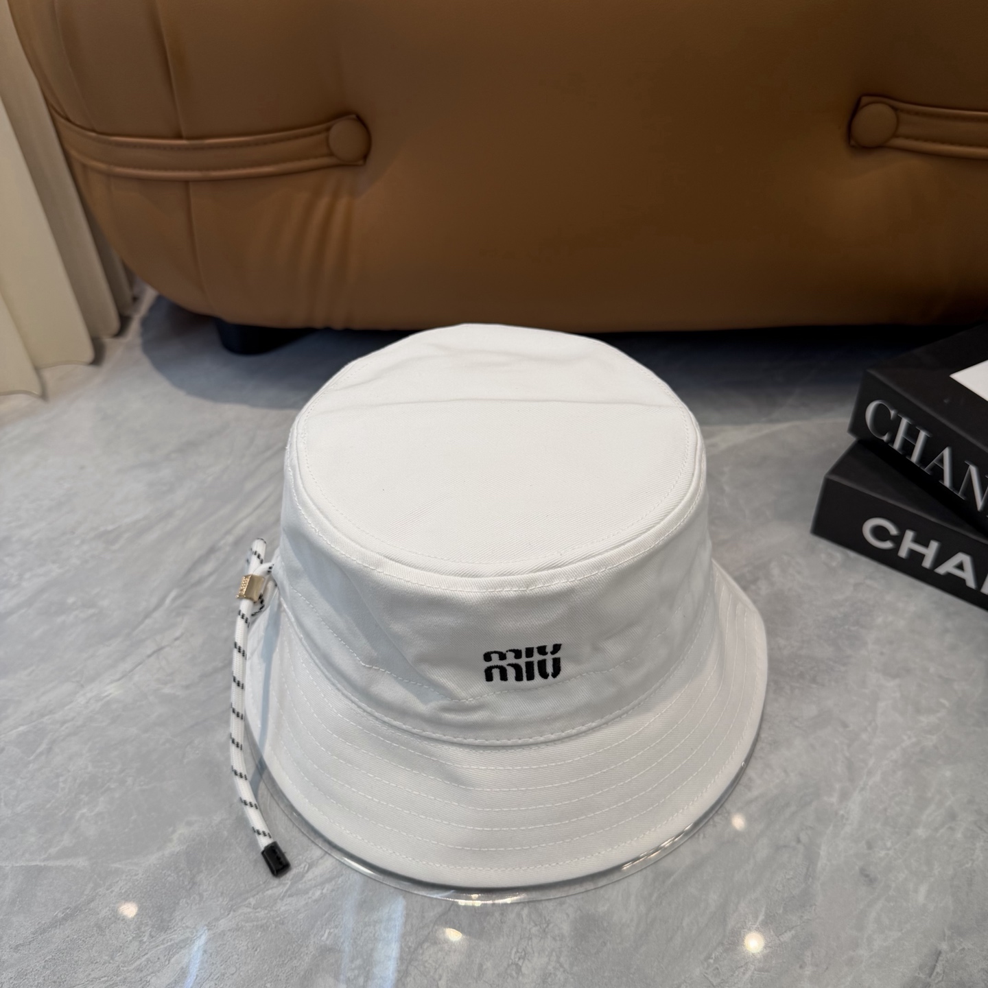 💛配防尘袋. 【Miumiu缪缪】新款订单款刺绣渔夫帽🧢大牌款超好搭配，赶紧入手！