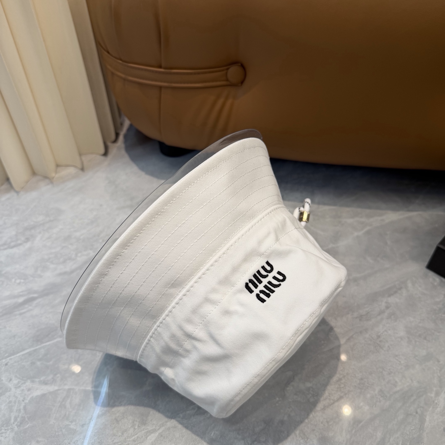 💛配防尘袋. 【Miumiu缪缪】新款订单款刺绣渔夫帽🧢大牌款超好搭配，赶紧入手！