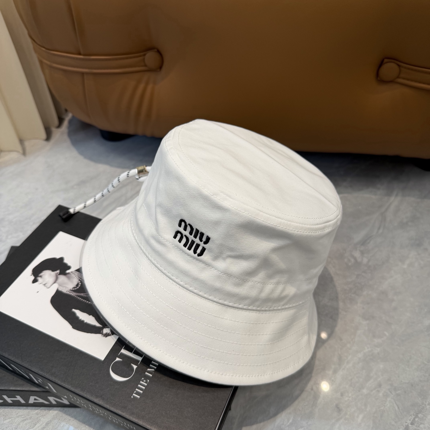 💛配防尘袋. 【Miumiu缪缪】新款订单款刺绣渔夫帽🧢大牌款超好搭配，赶紧入手！
