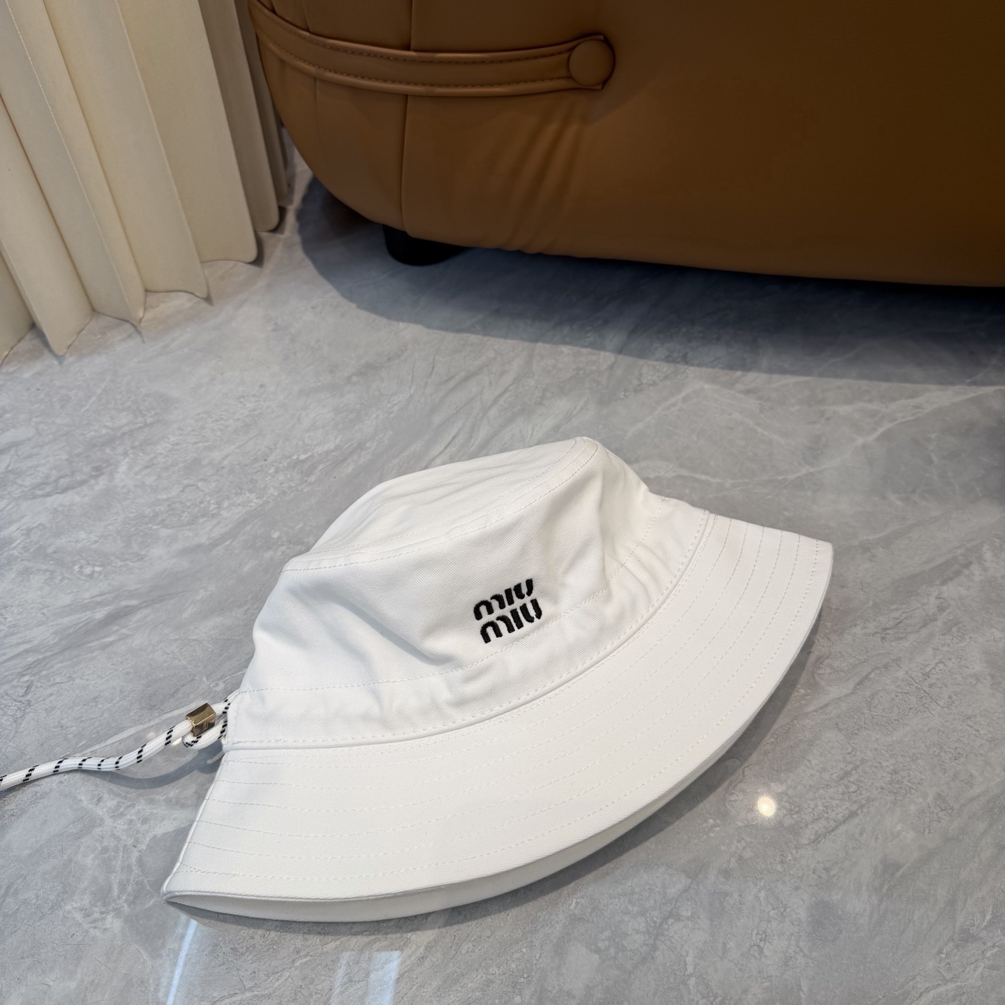 💛配防尘袋. 【Miumiu缪缪】新款订单款刺绣渔夫帽🧢大牌款超好搭配，赶紧入手！