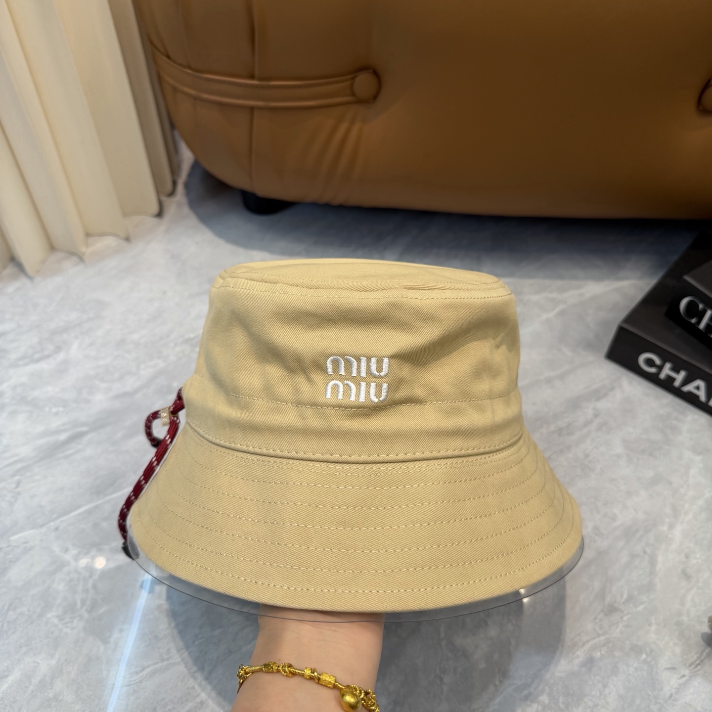 💛配防尘袋. 【Miumiu缪缪】新款订单款刺绣渔夫帽🧢大牌款超好搭配，赶紧入手！