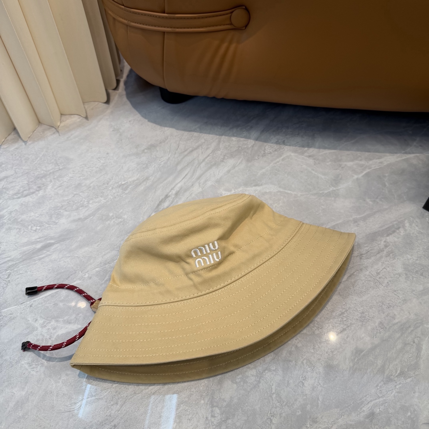 💛配防尘袋. 【Miumiu缪缪】新款订单款刺绣渔夫帽🧢大牌款超好搭配，赶紧入手！