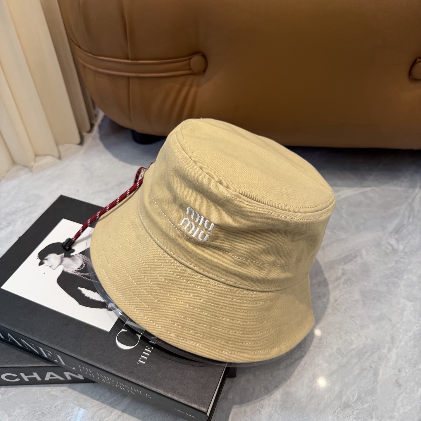 💛配防尘袋. 【Miumiu缪缪】新款订单款刺绣渔夫帽🧢大牌款超好搭配，赶紧入手！