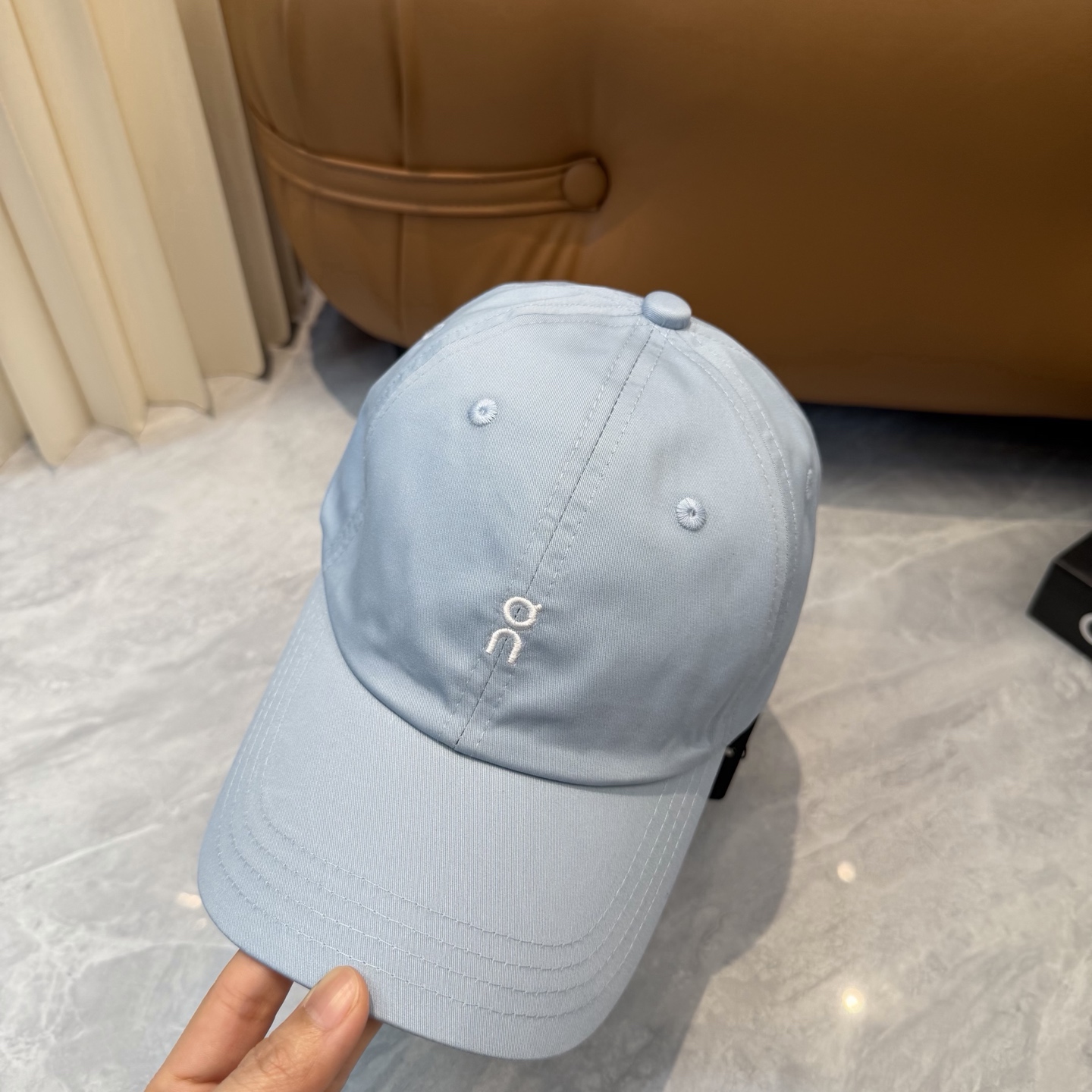〈昂跑 On〉新款棒球帽，专柜常年热卖款，口碑极佳，轻盈透气！质量超赞，基础头围56，可调节。