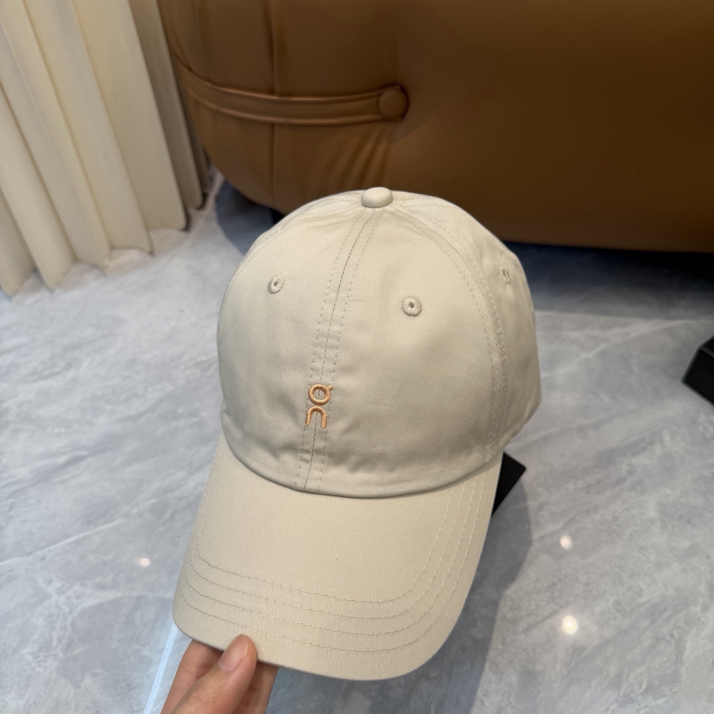 〈昂跑 On〉新款棒球帽，专柜常年热卖款，口碑极佳，轻盈透气！质量超赞，基础头围56，可调节。